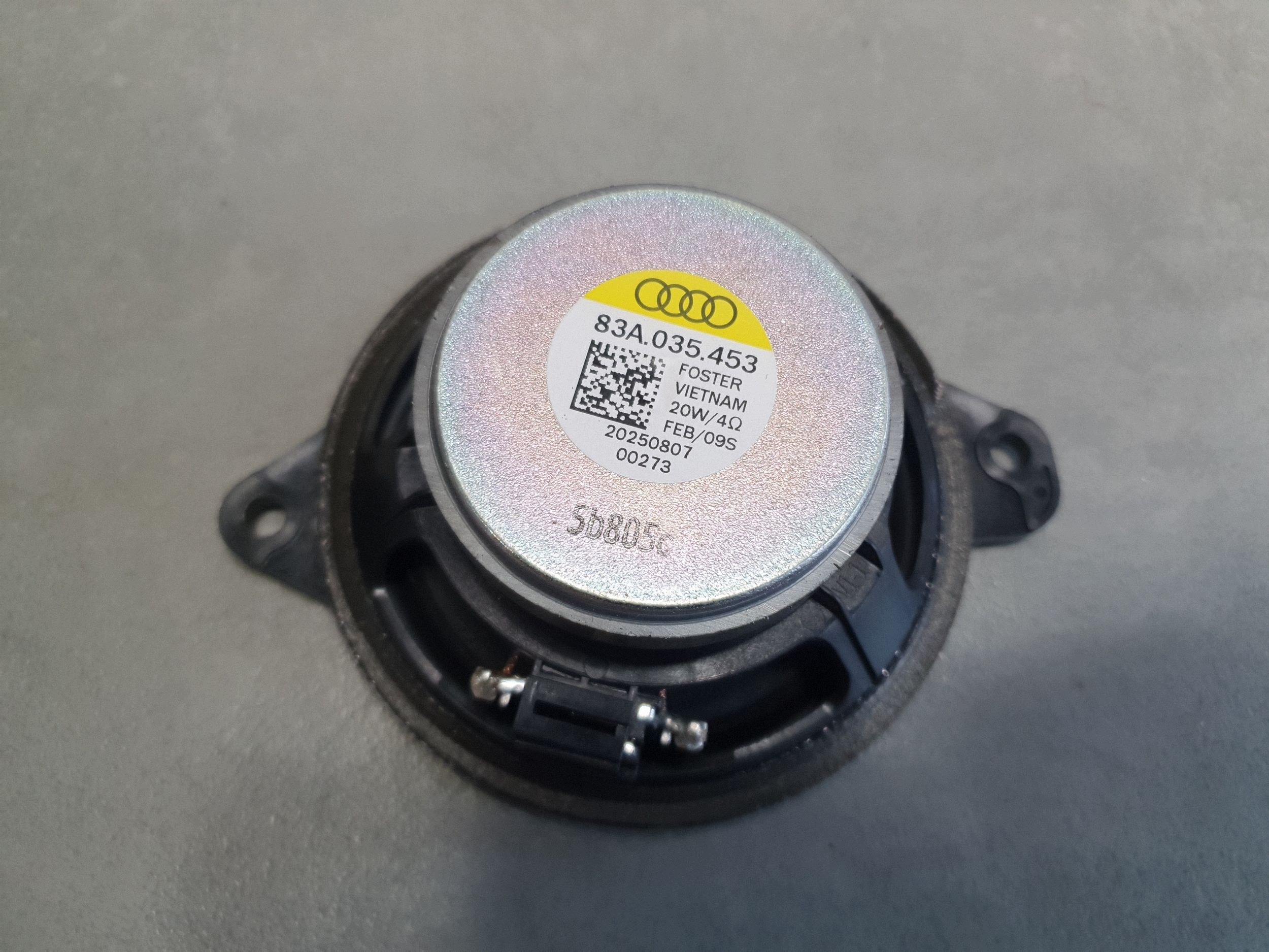 Audi A3 8Y speaker centralny 83A035453
