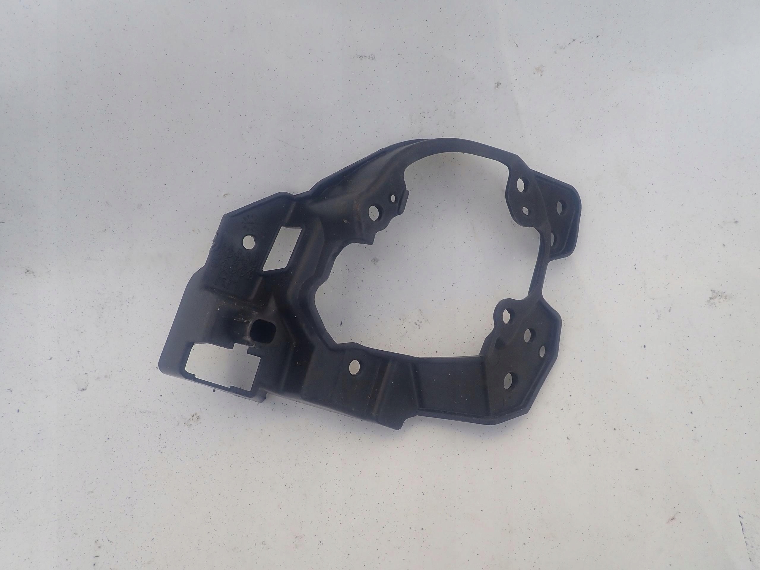 MAZDA 3 LIFT 13-17 Destra Supporto staffa