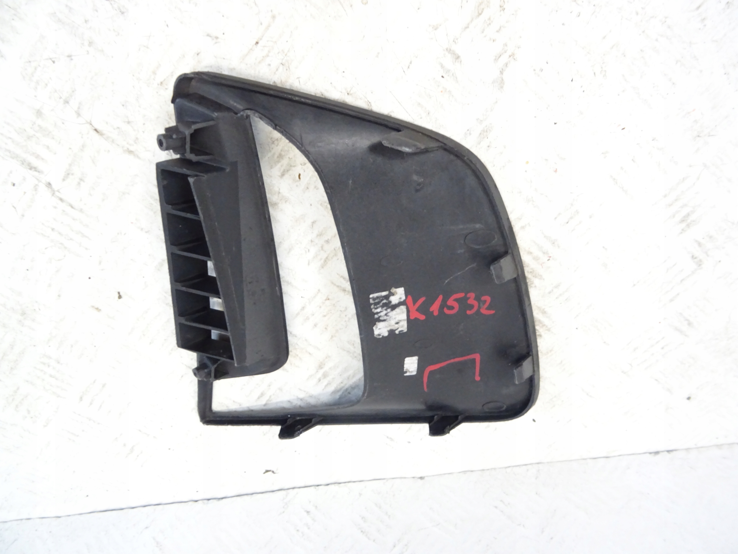 grid of a bumper front front right HYUNDAI IONIQ 86564G2050
