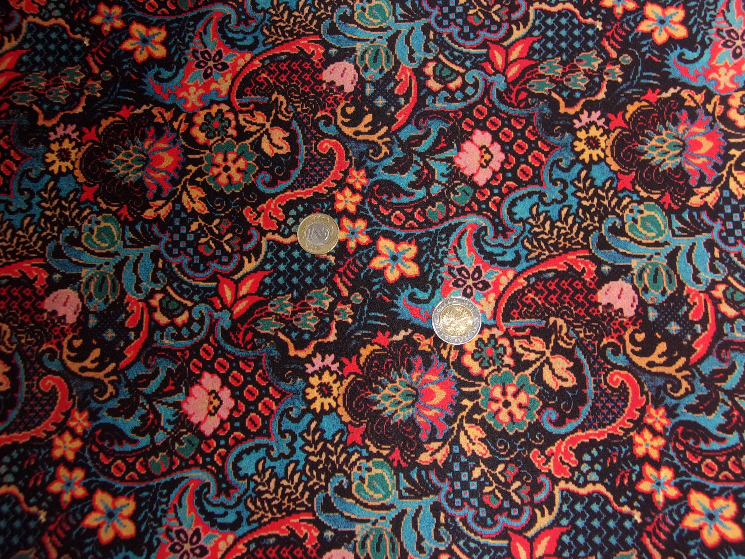 italský hedvábný satén s barevným vzorem