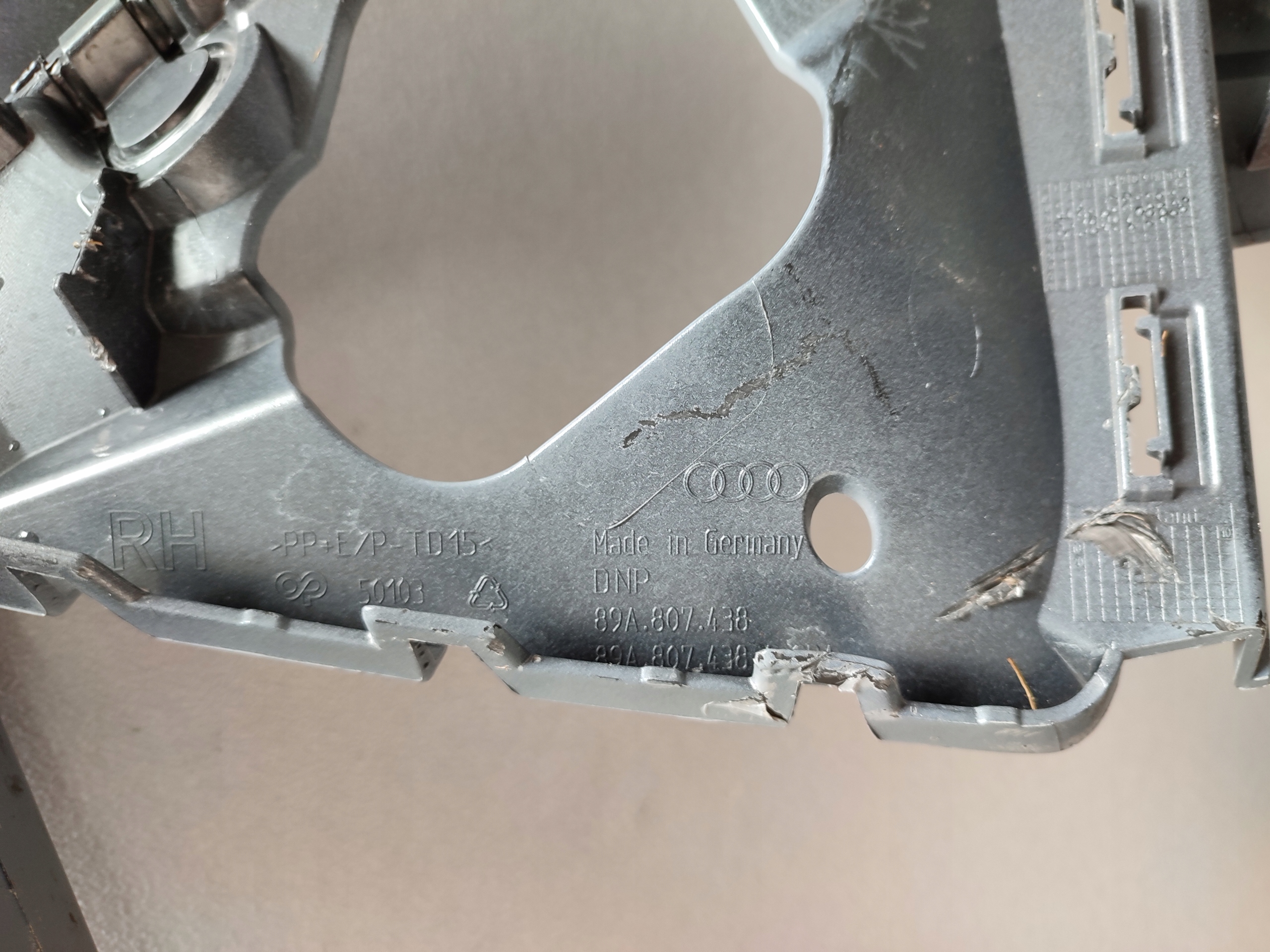 AUDI Q4 E-TRON 89A ZDERZAK PRZEDNI NAROŻNIK PRAWY 89A807438 Strona zabudowy przód