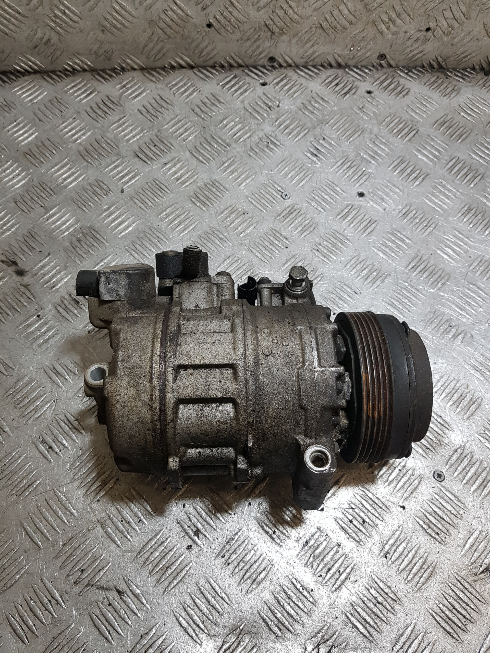Klimakompressor klimaanlage BMW E39 447220-8025 7SBU16C