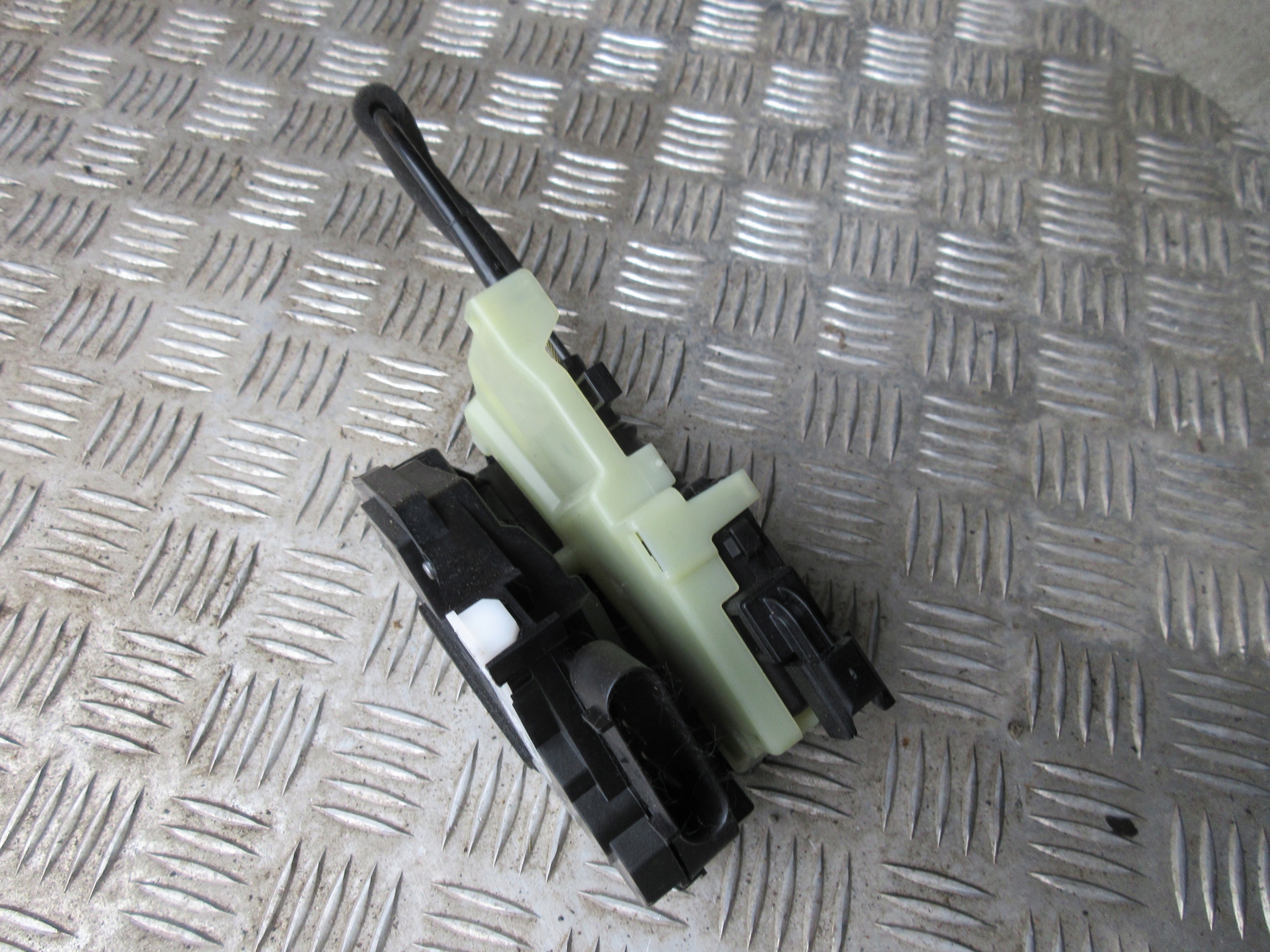 ECOSPORT Mk2 II РЕСТАЙЛИНГ 19 R. ЗАМОК КРЫШКИ БАГАЖНИКА