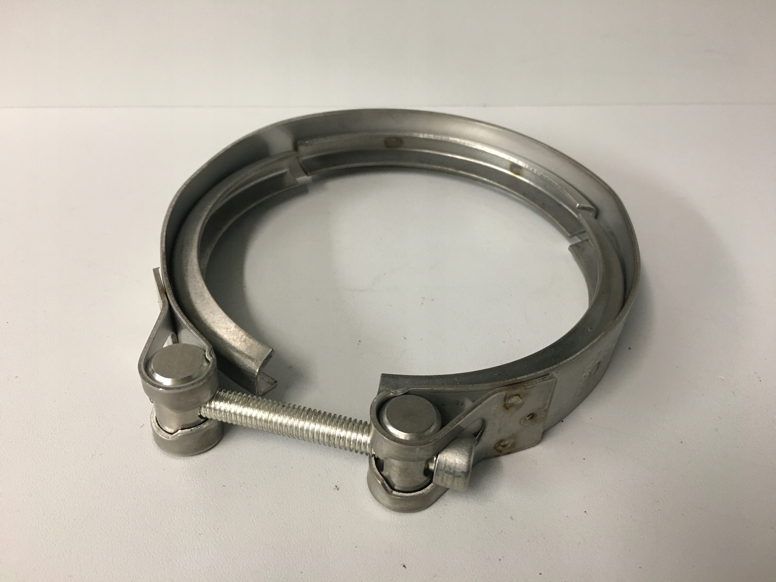 ZACISKOWA OPASKA OBEJMA WYDECHOWA 131 X 25 W3 MAN