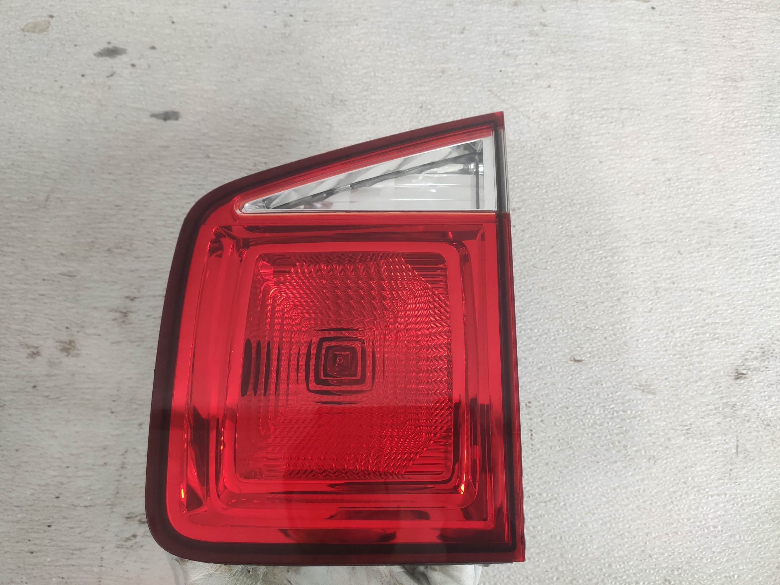 CHEVROLET ORLANDO light right to the bonnet boot