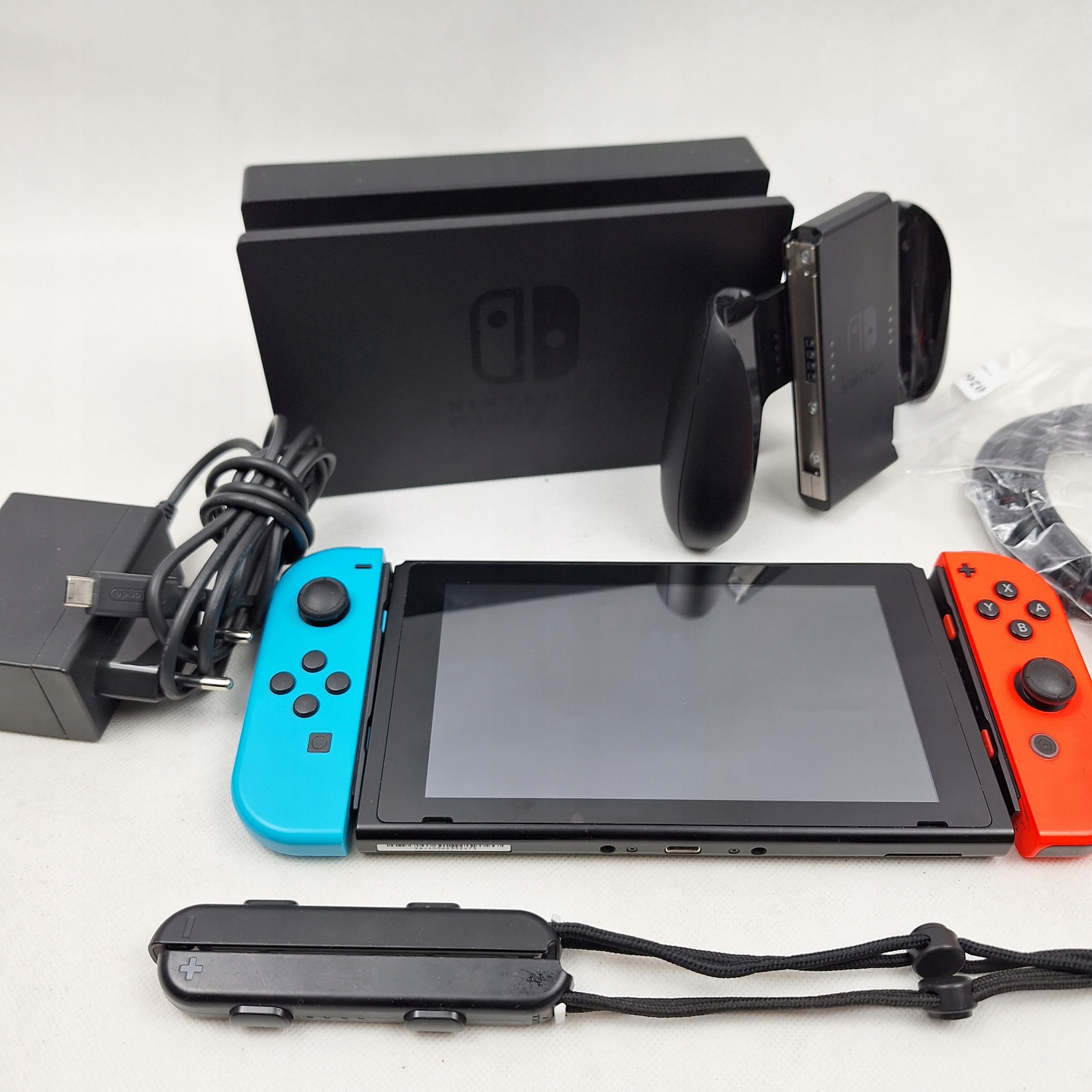 MEGA FUN KONSOLA NINTENDO SWITCH 32GB V2 MEGA KOMPLET NA START Komunikacja Bluetooth Wi-Fi