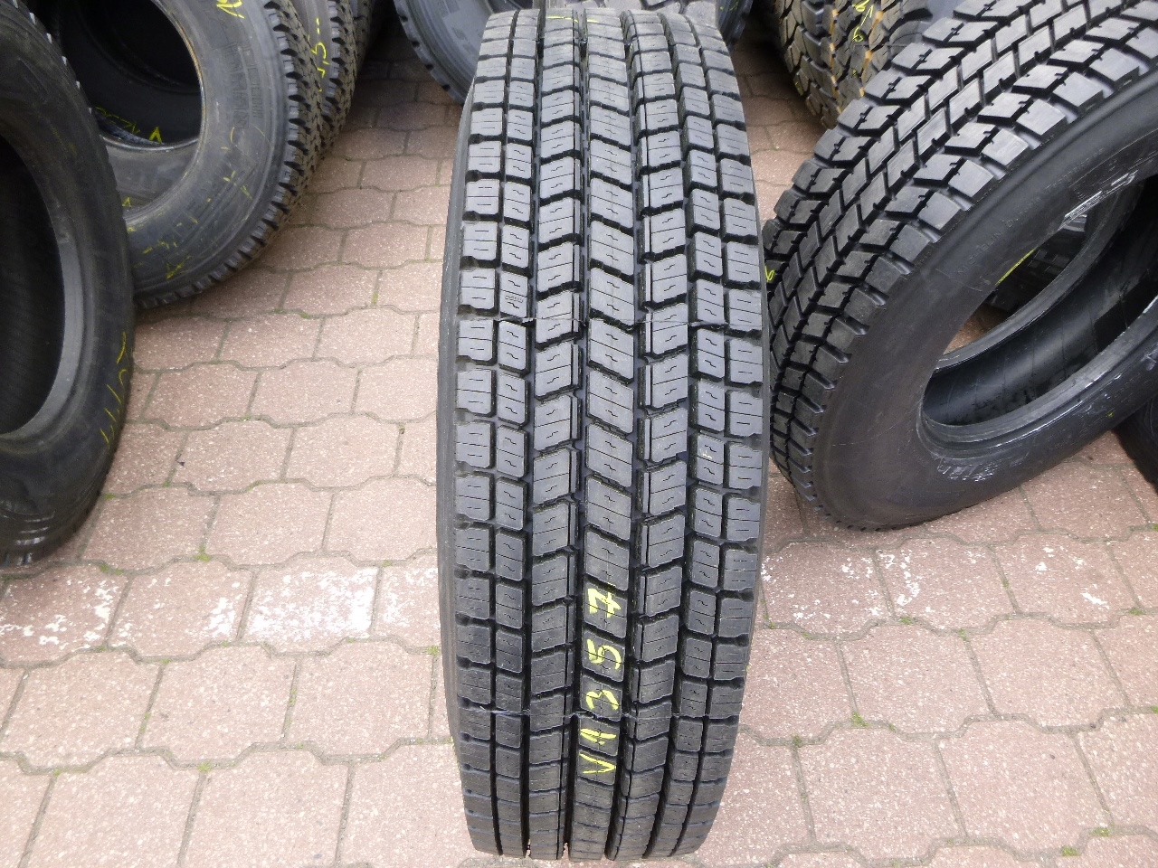 295 / 80R22. 5 Michelin 100% протектор