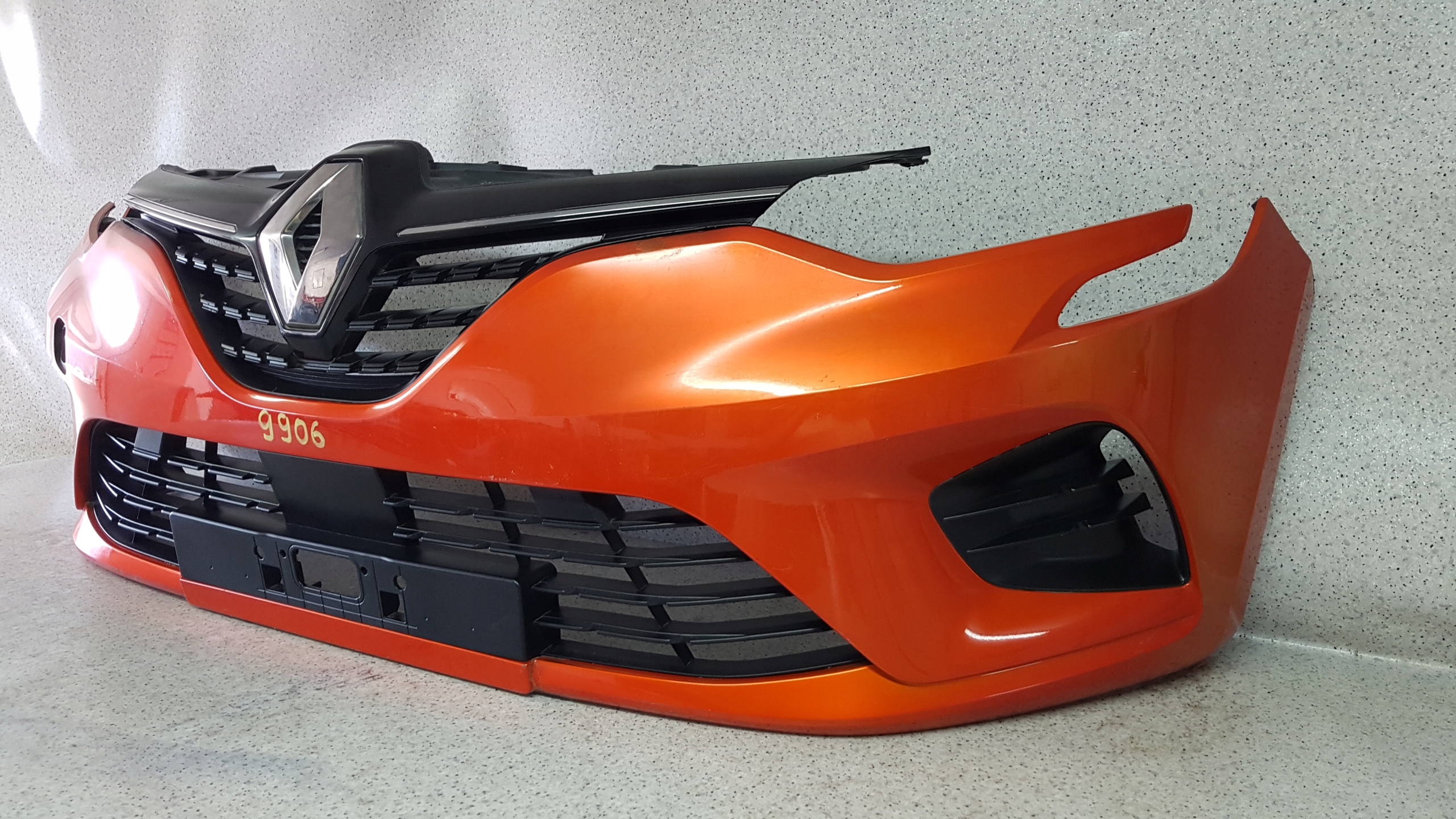 RENAULT CLIO 5 V 2019 - bumper front 9906