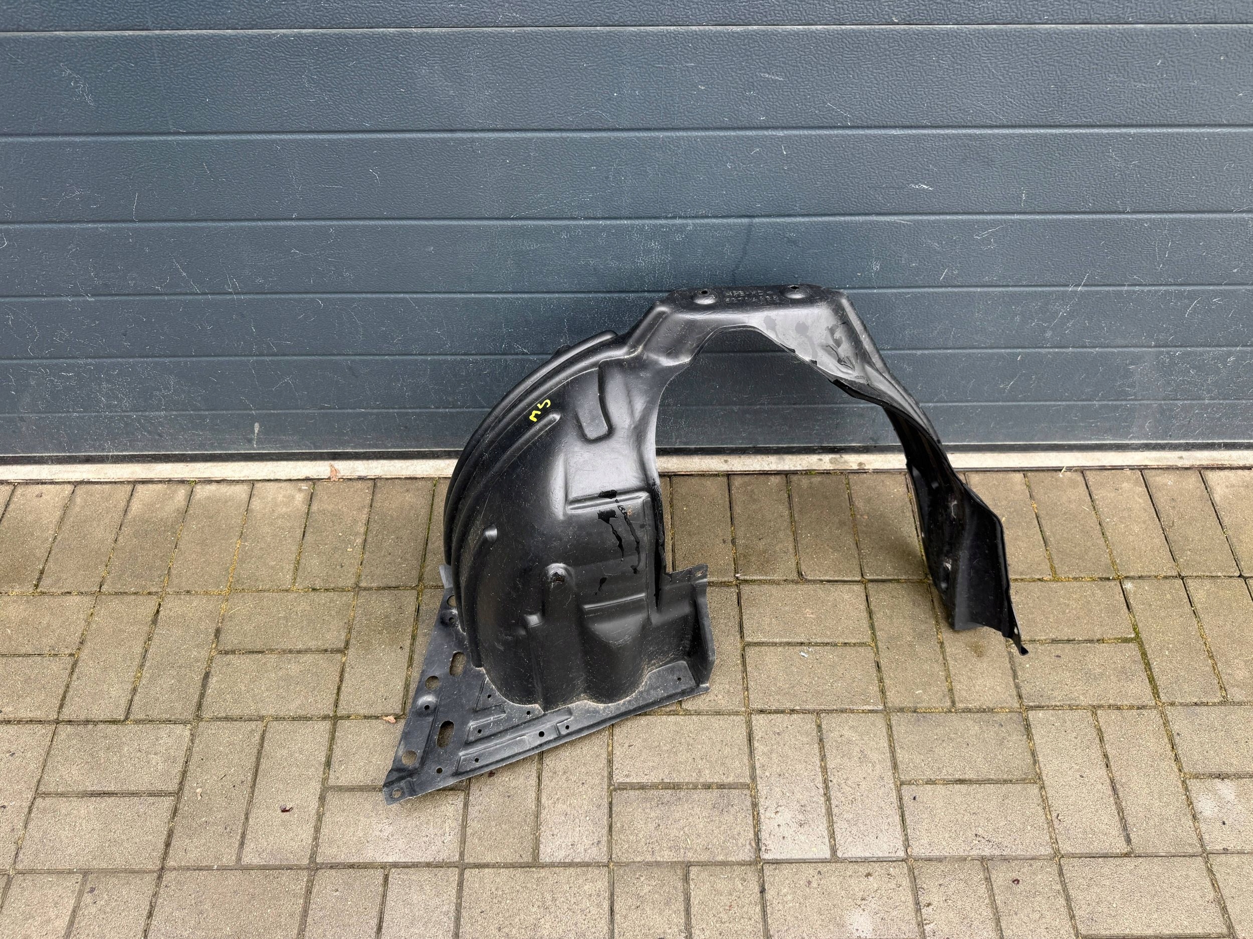 Mitsubishi Space Starr 13- mudguard right front front