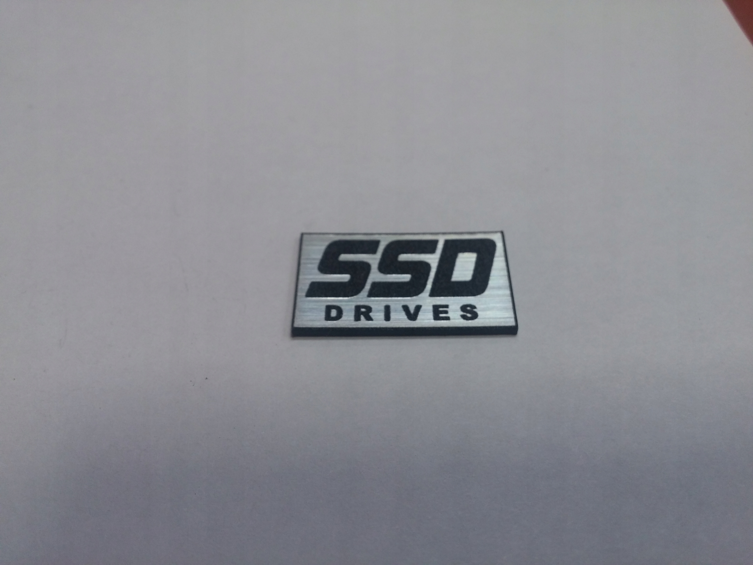 

Ssd Drives naklejka emblemat 24 x 14 mm *srebrna