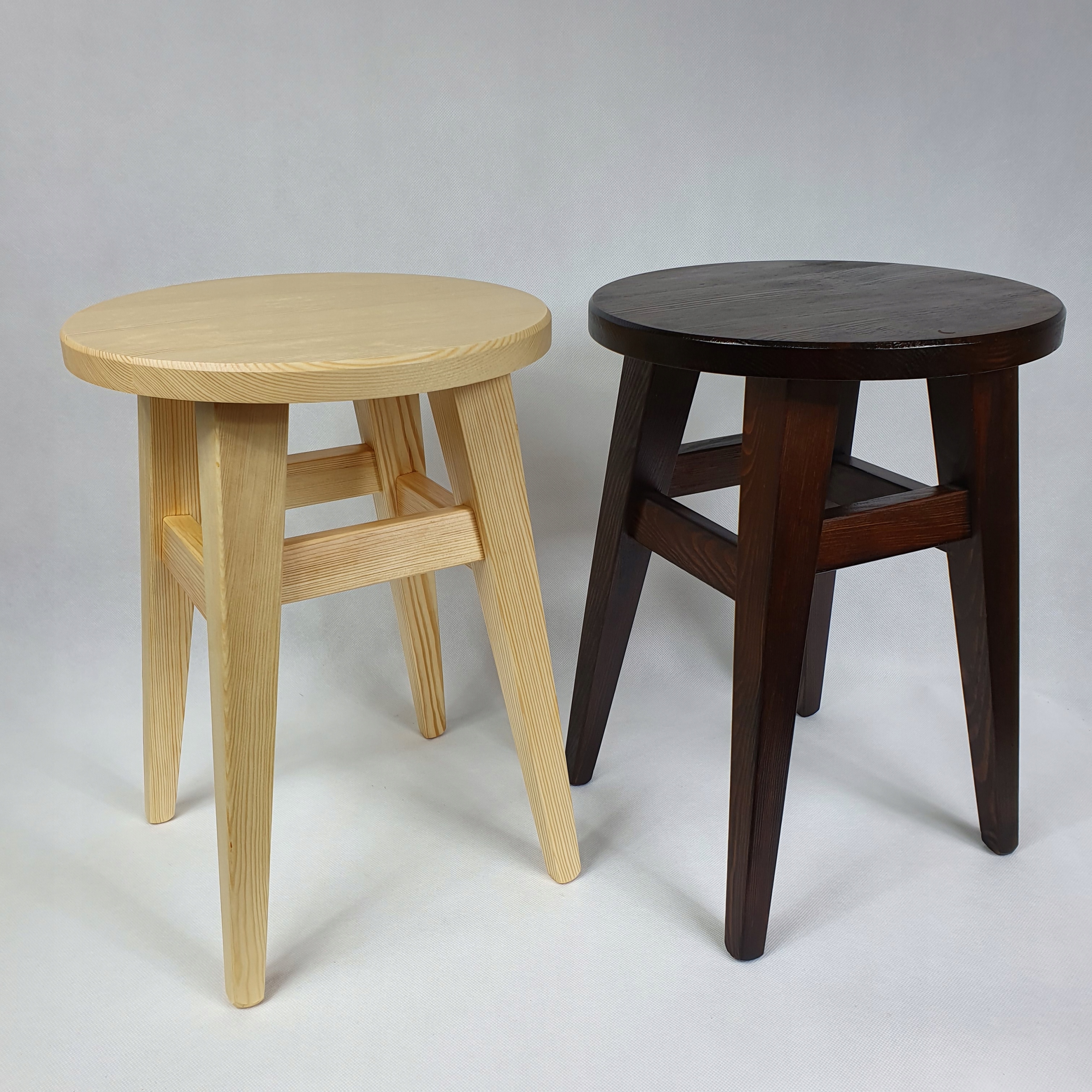 

Taboret drewniany kuchenny sosnowy 45cm kolor brąz