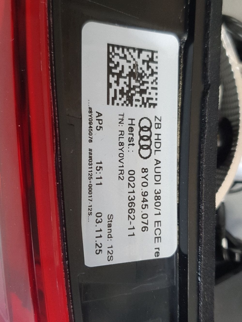 Audi A3 8Y hb light rear w klapie right 8Y0945076