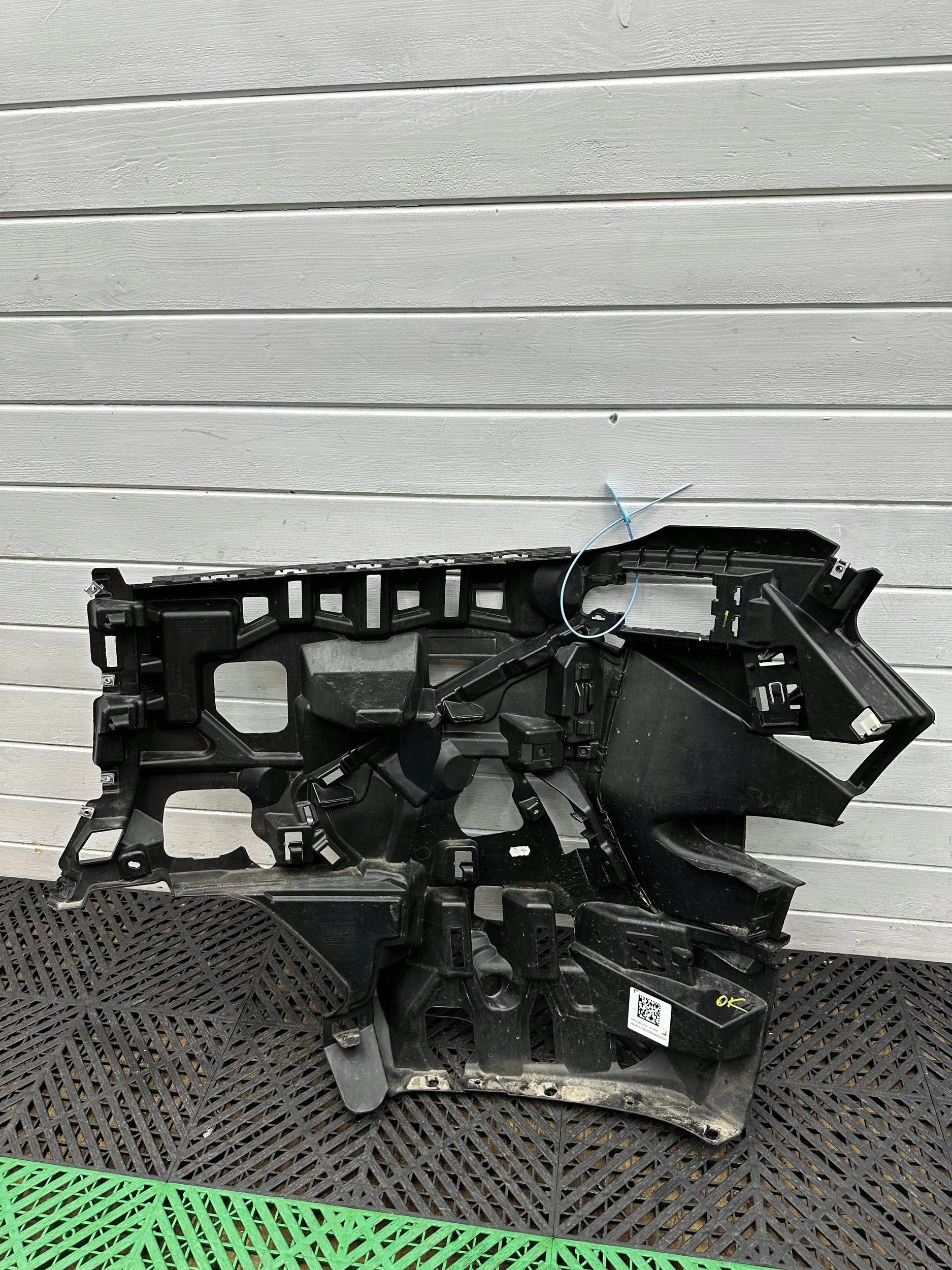 bumper bracket of the front front BMW iX 20 9879666