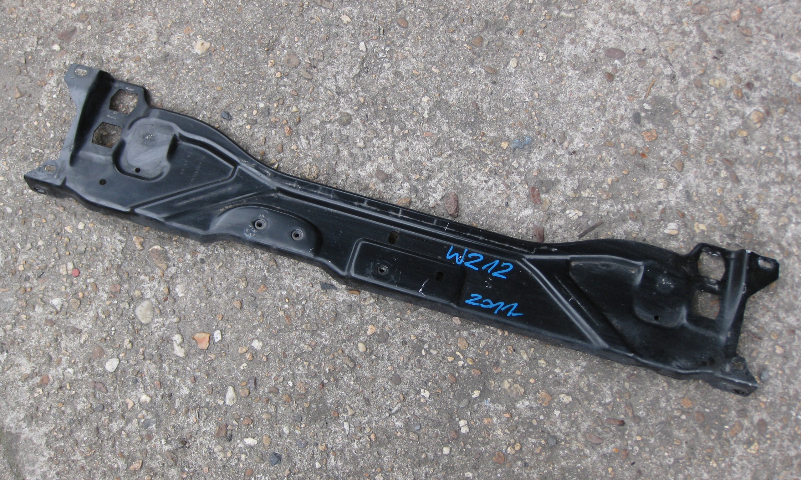 MERCEDES W212 E KLASA 11R wall support sider front A2126200072