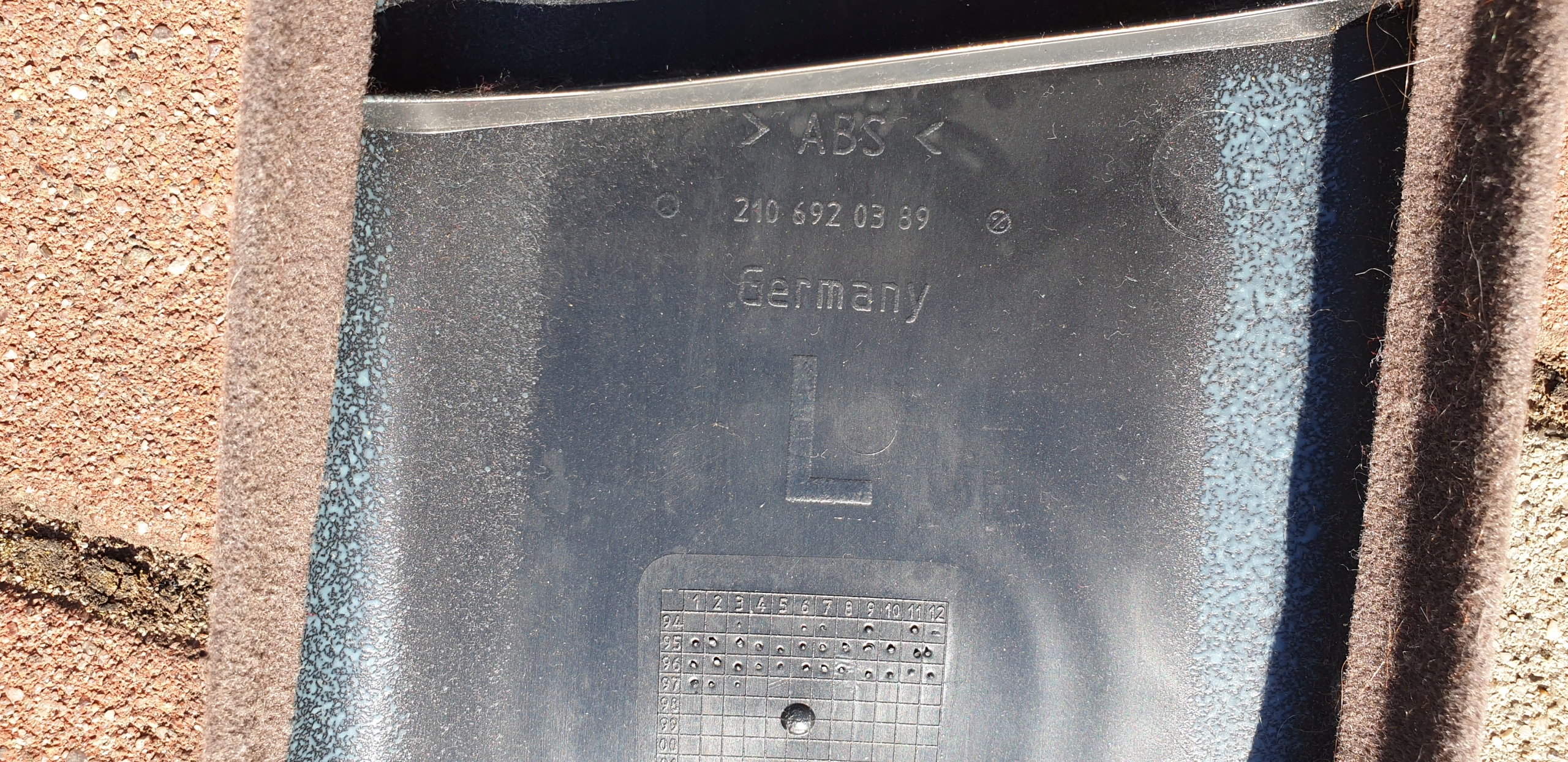 cover side SLUPKA B left central MERCEDES E W210 OE EU