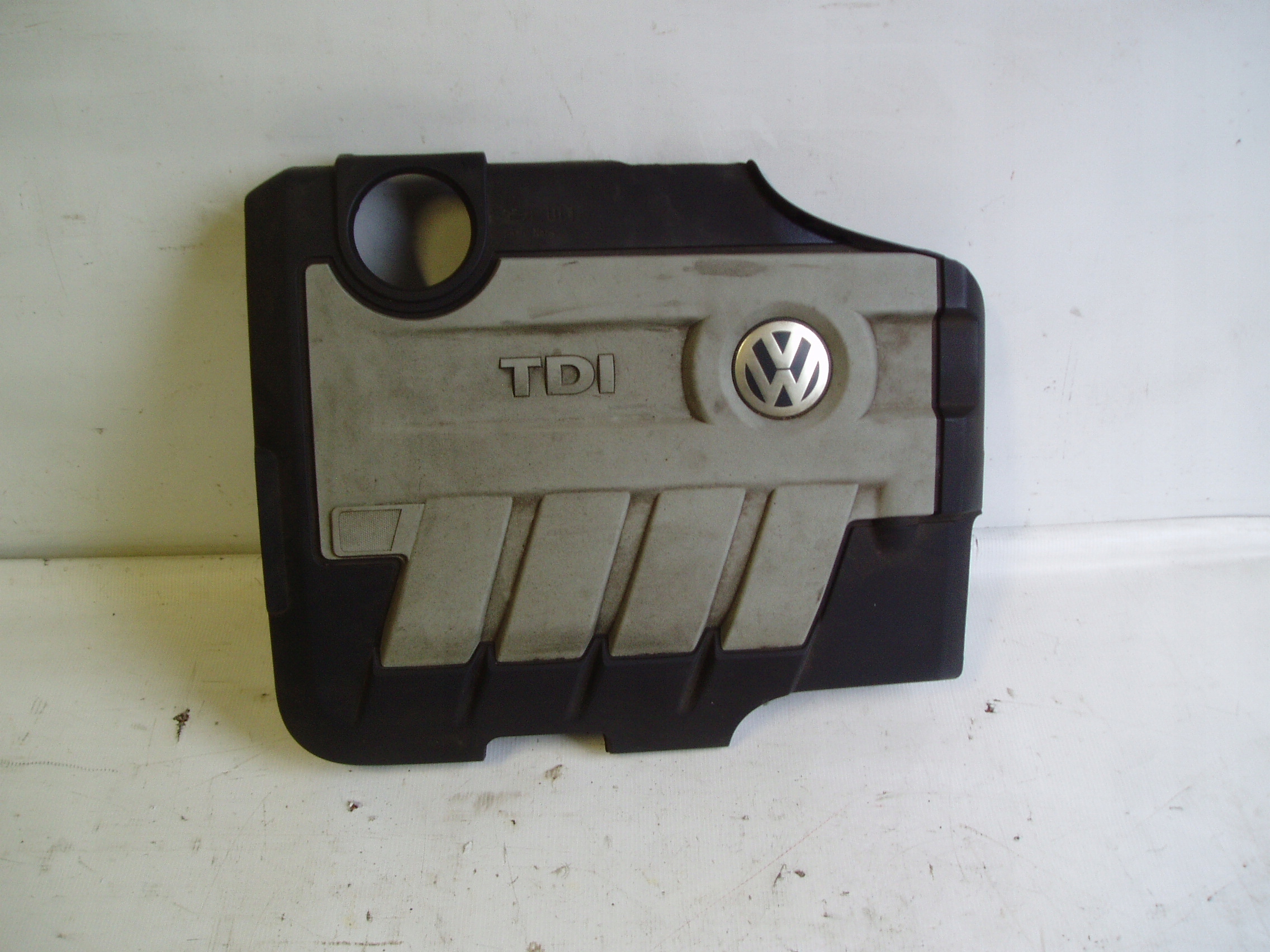 Крышка двигателя PASSAT B6 2.0 TDI CR