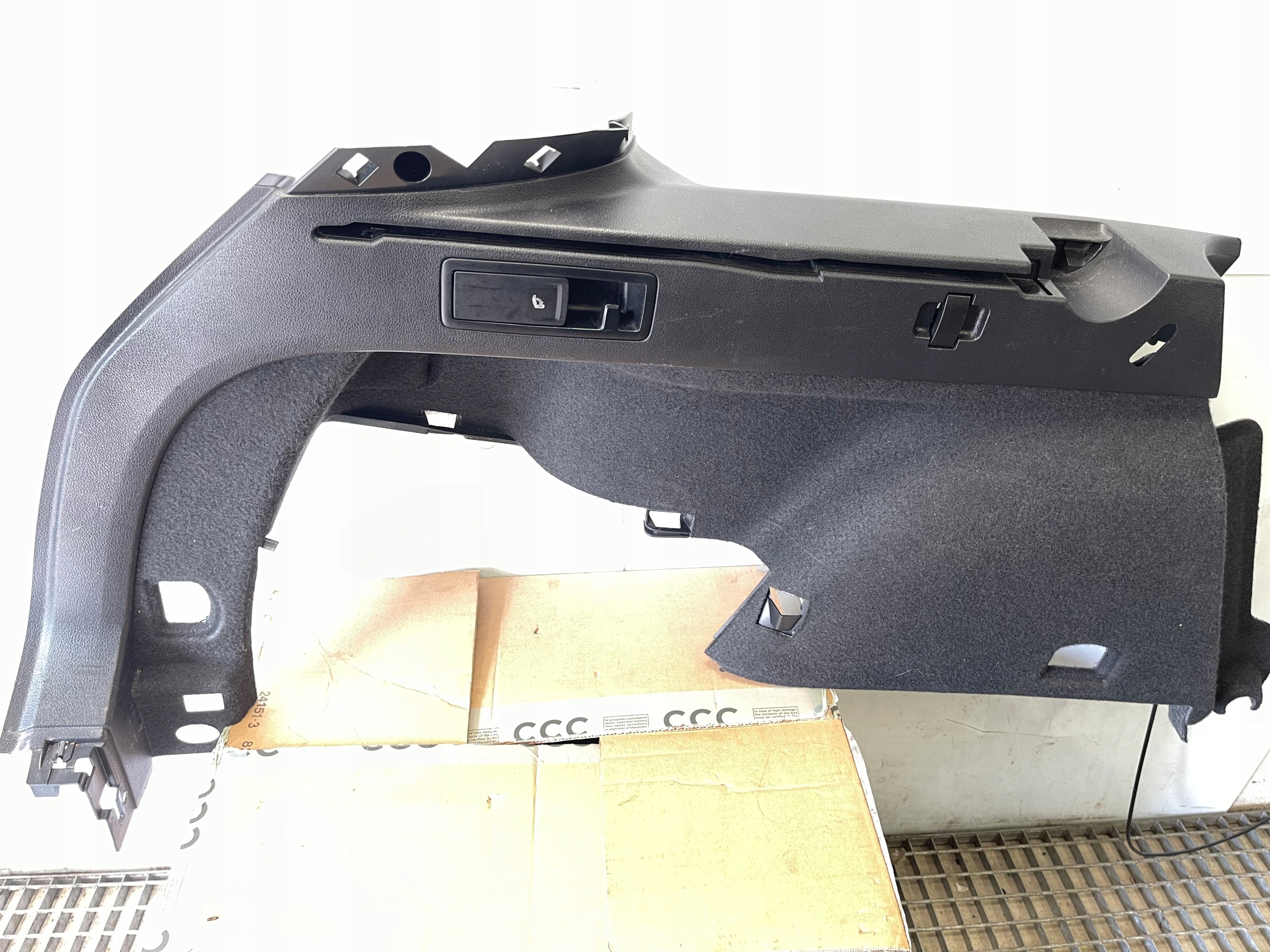 VW PASSAT B8 KOMBI boot upholstery left upholstery 3g9867427n