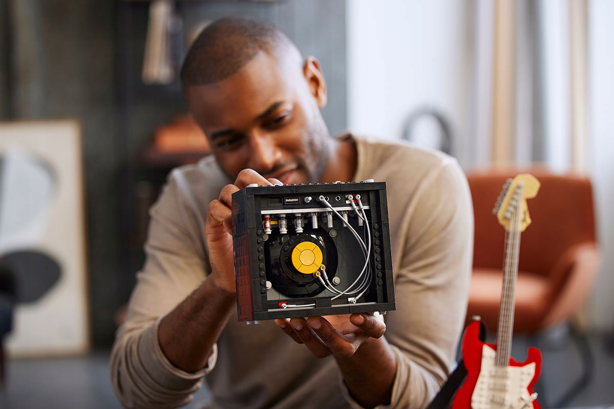 LEGO IDEAS GITARA i PIEC FENDER STRATOCASTER 21329 Liczba elementów 1074 szt.