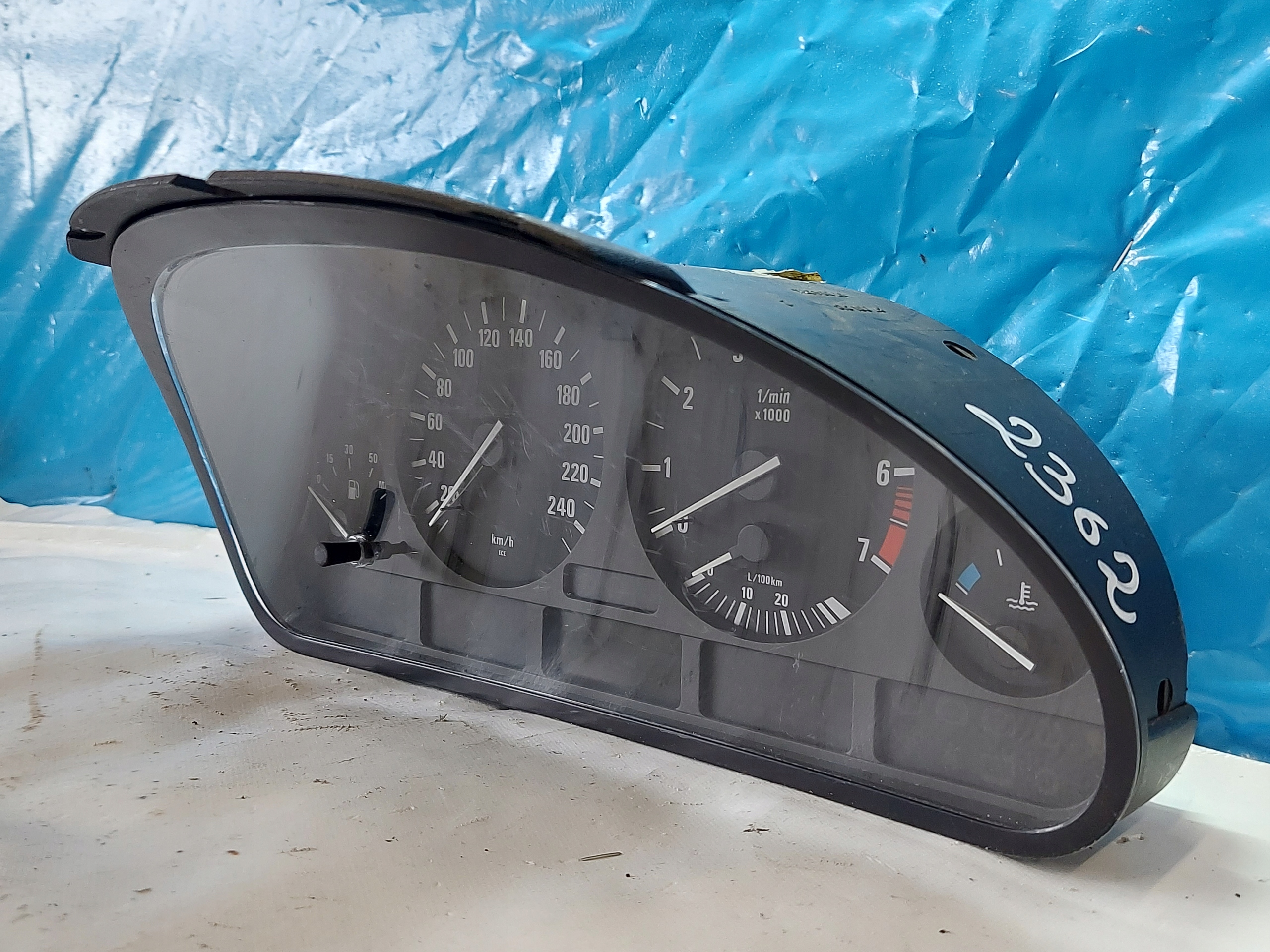 dials clock BMW 5 E39 528i 62118386126