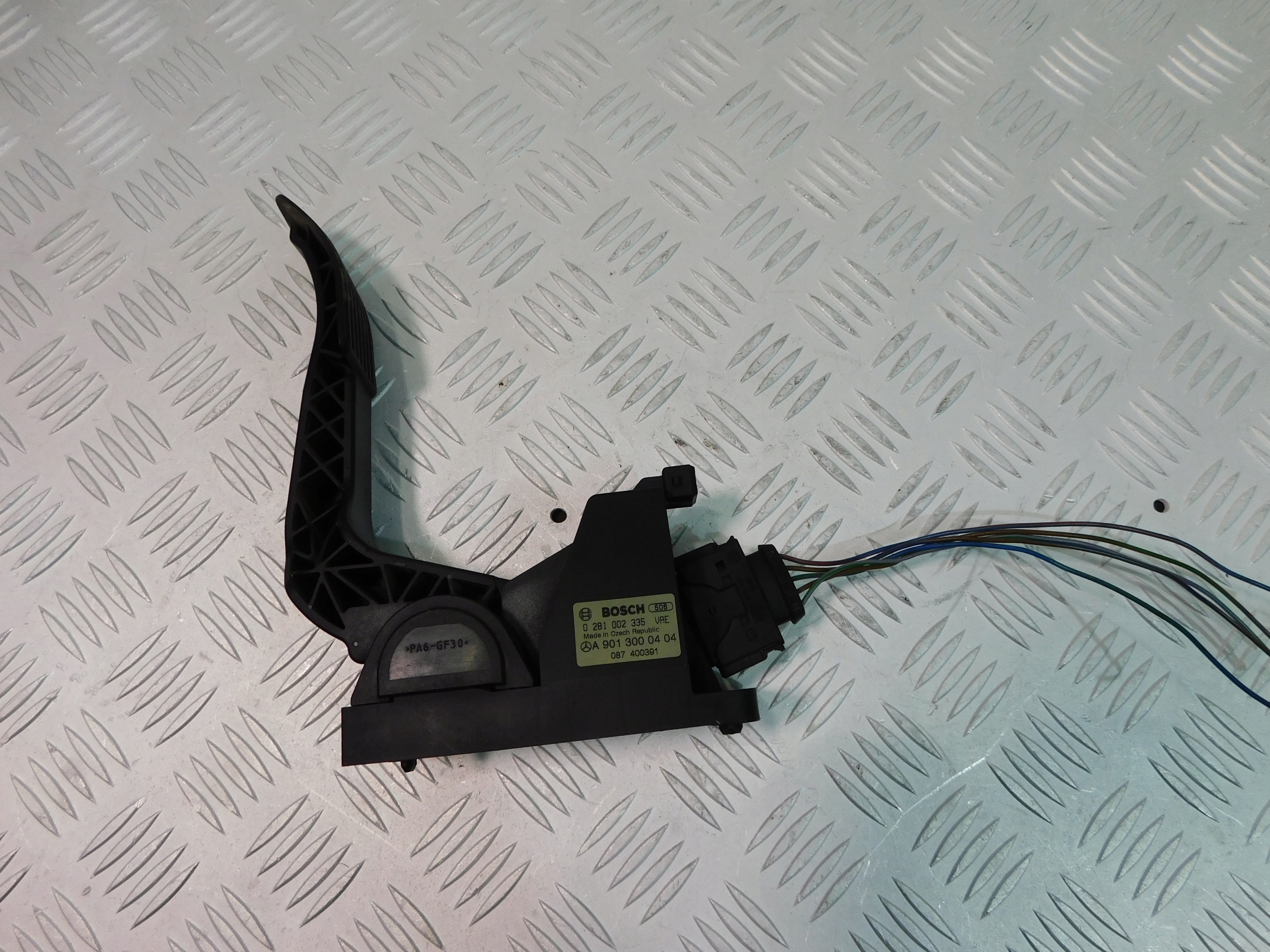 Mercedes Sprinter 2.2 - 2.7 CDI accelerator pedal connecting spoiler A9013000404 KOMPLET