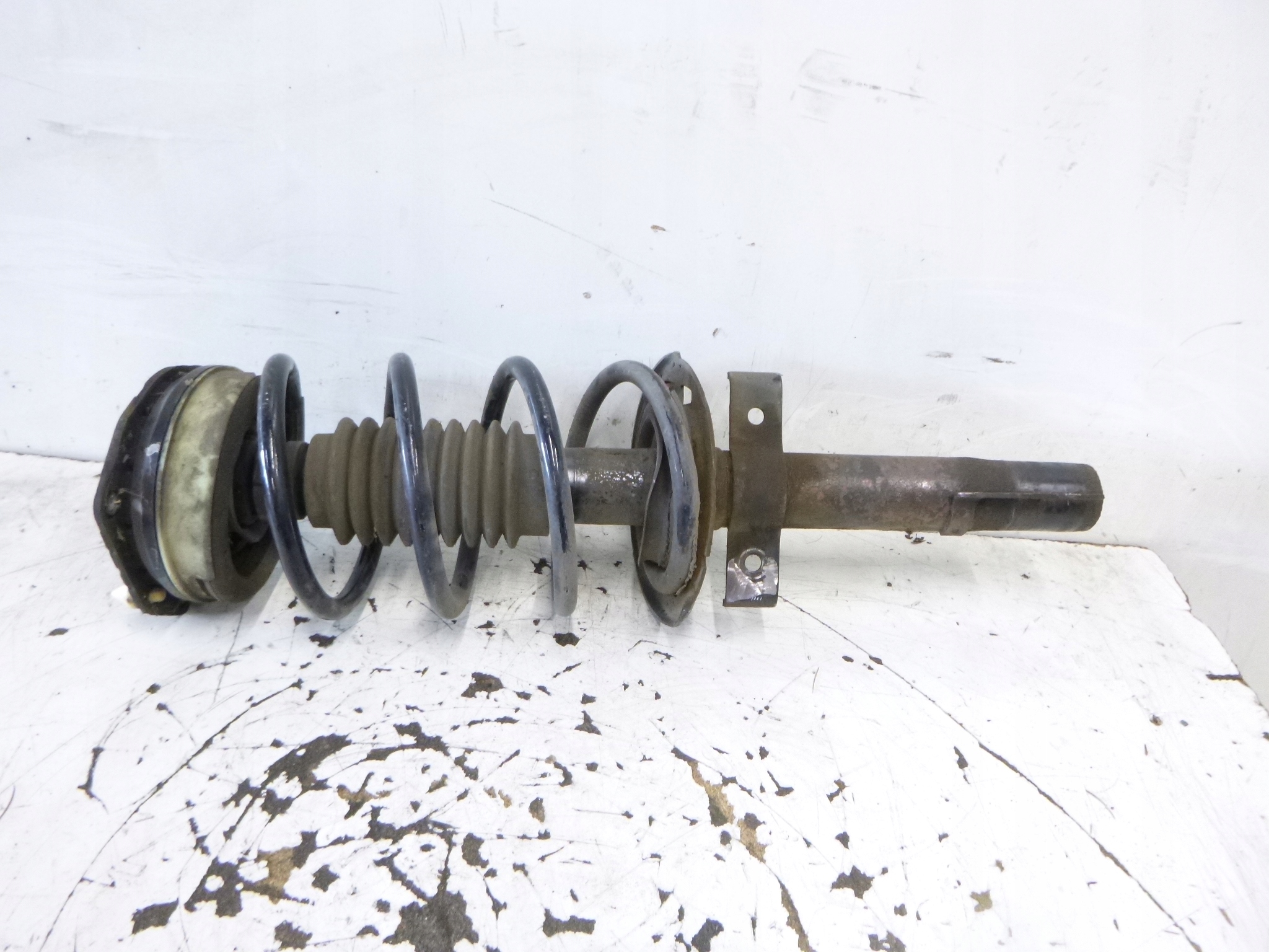 shock absorber front left Renault Scenic II 2.0 2005r.