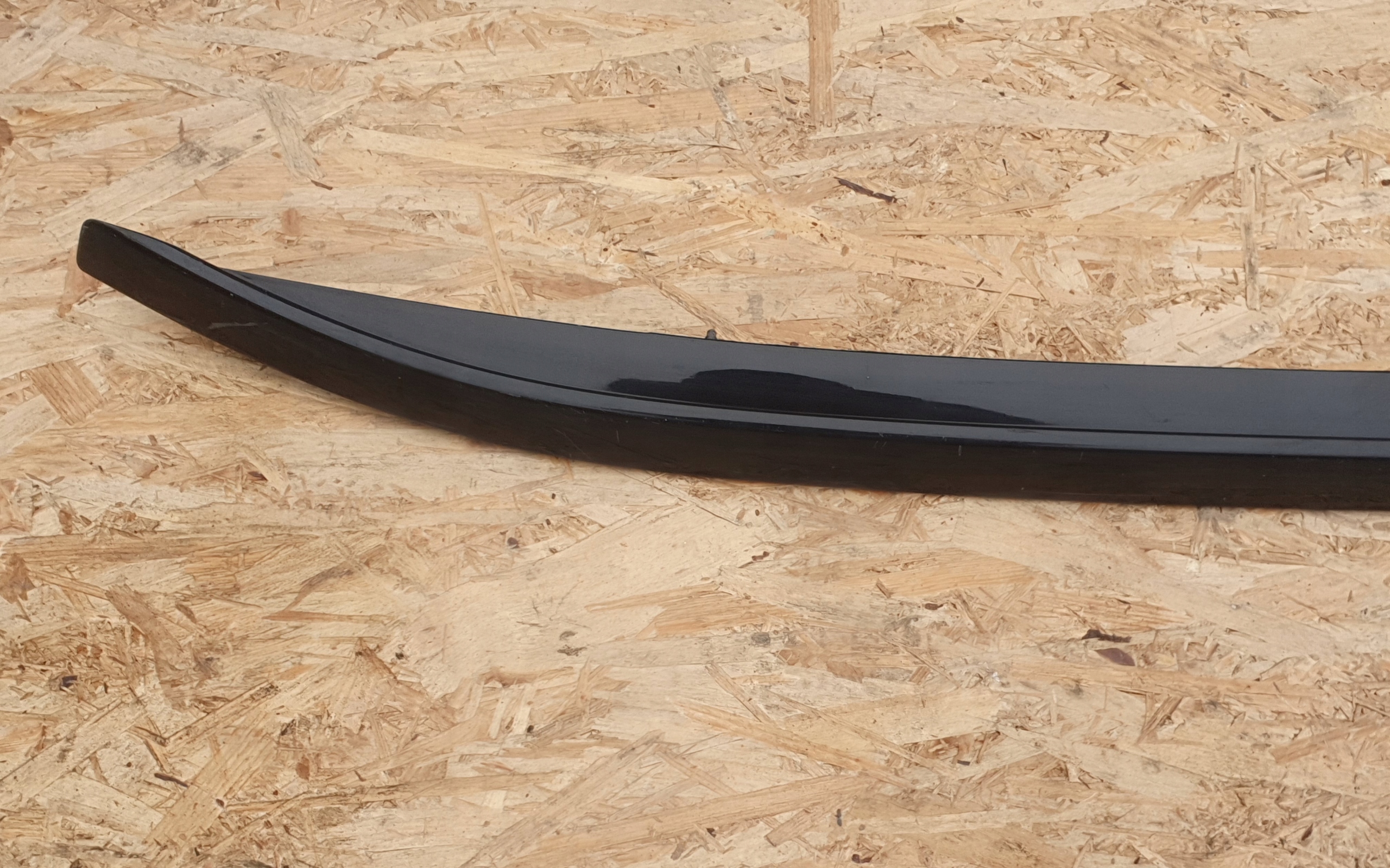 VOLVO XC40 2017r RELING DACHOWY LEWY CZARNY Car type Passenger cars