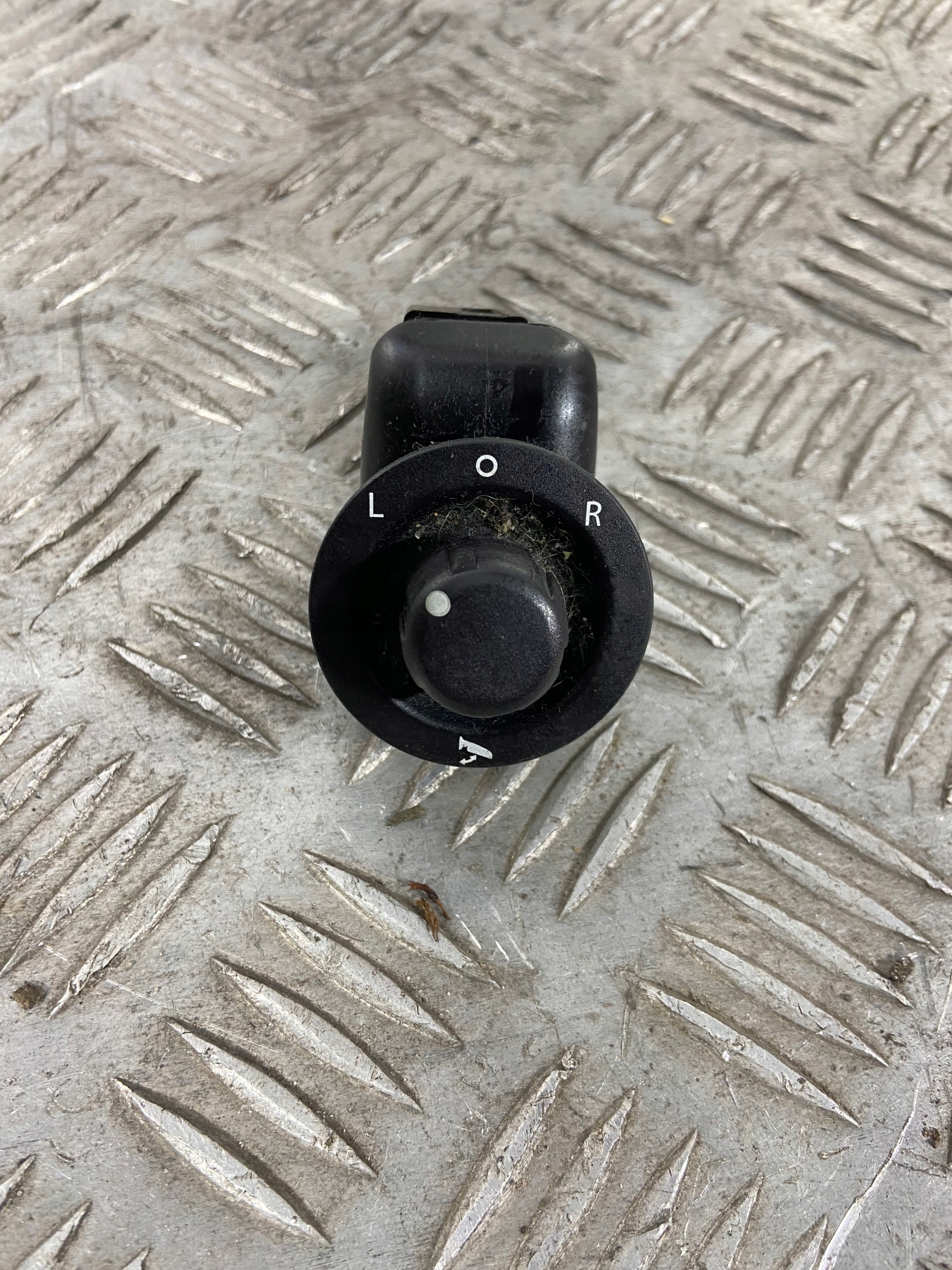 ПЕРЕМИКАЧ РЕГУЛЮВАННЯ ДЗЕРКАЛ DODGE CALIBER