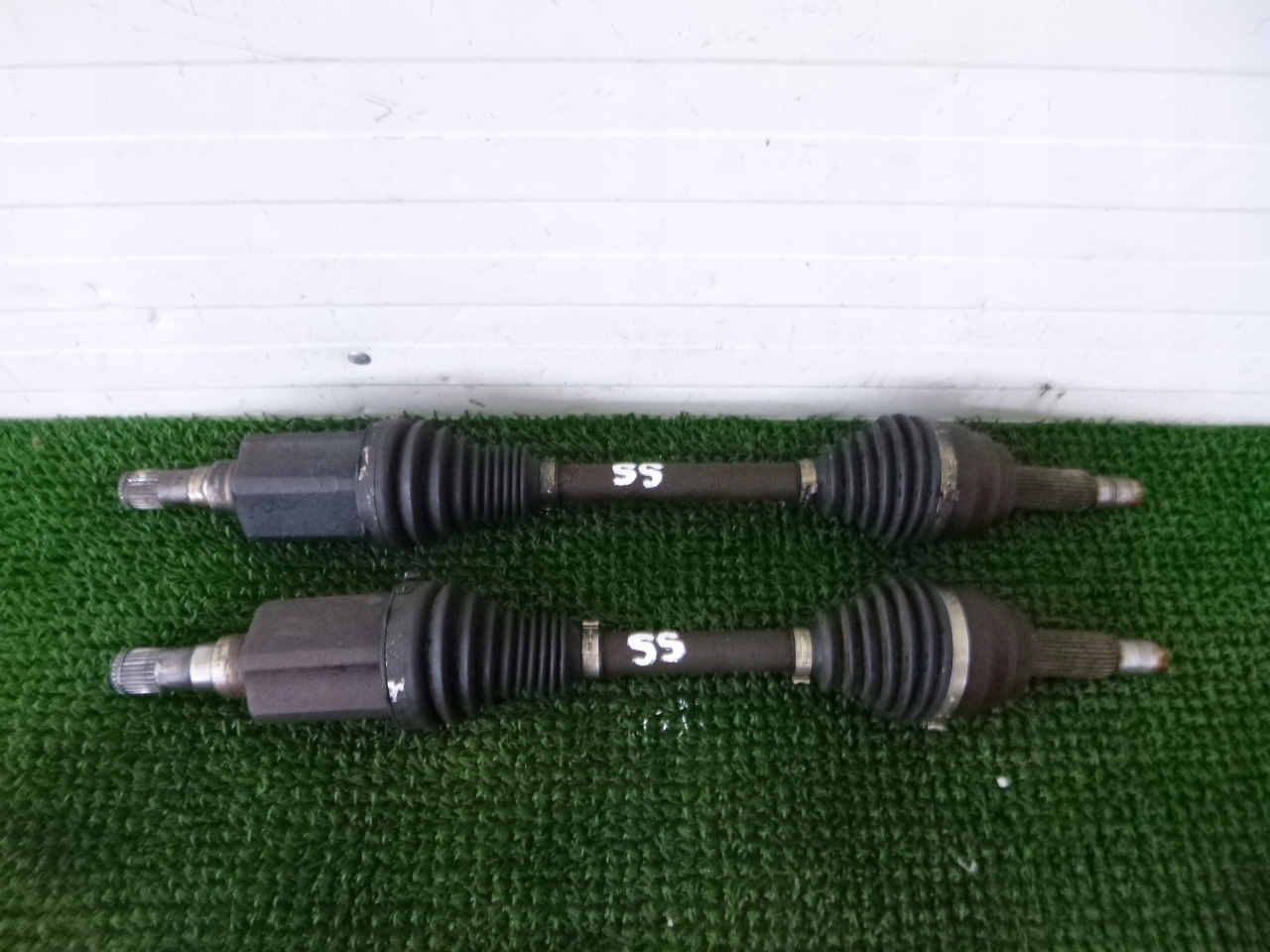 REXTON LIFT 06 - 2.7 XDI ПОЛУОСЬ ЗАДНИЙ ПРАВЫЙ ЛЕВЫЙ ЗАДНИЙ