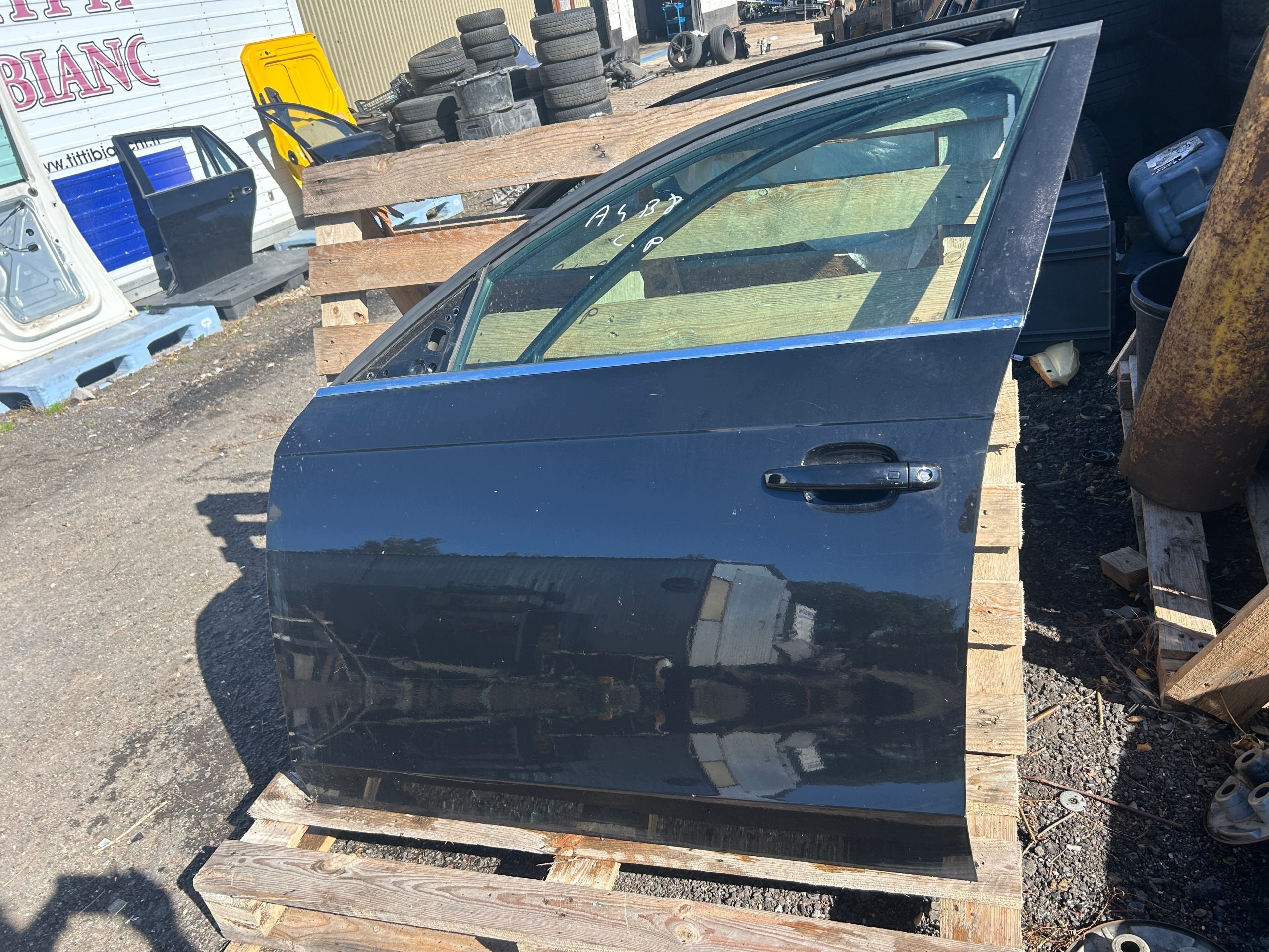 AUDI A4 B8 door left front LZ9Y