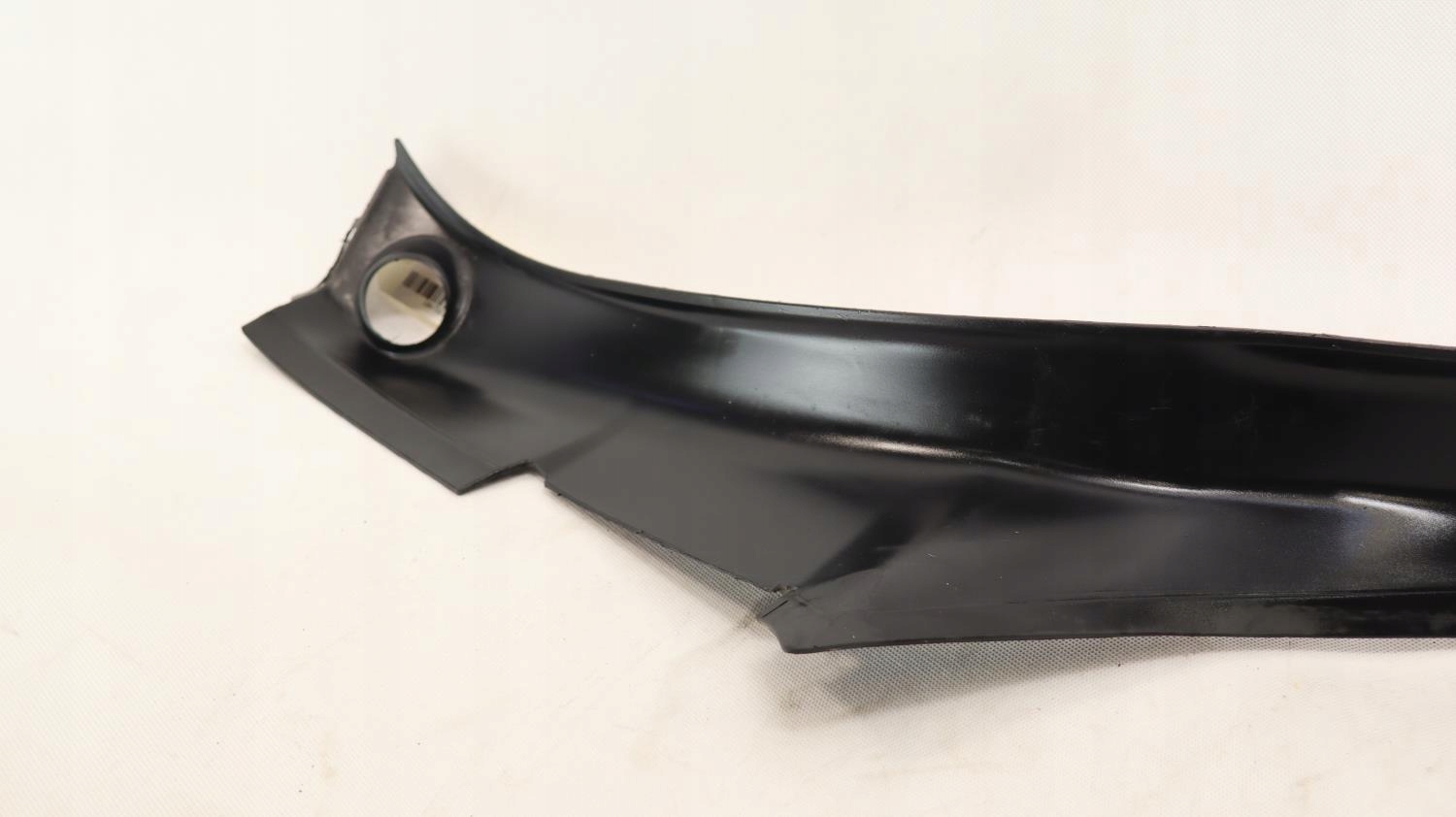 TESLA MODEL X POSZYCIE SLUPKA BAGAZNIKA PRAWE Part manufacturer Tesla