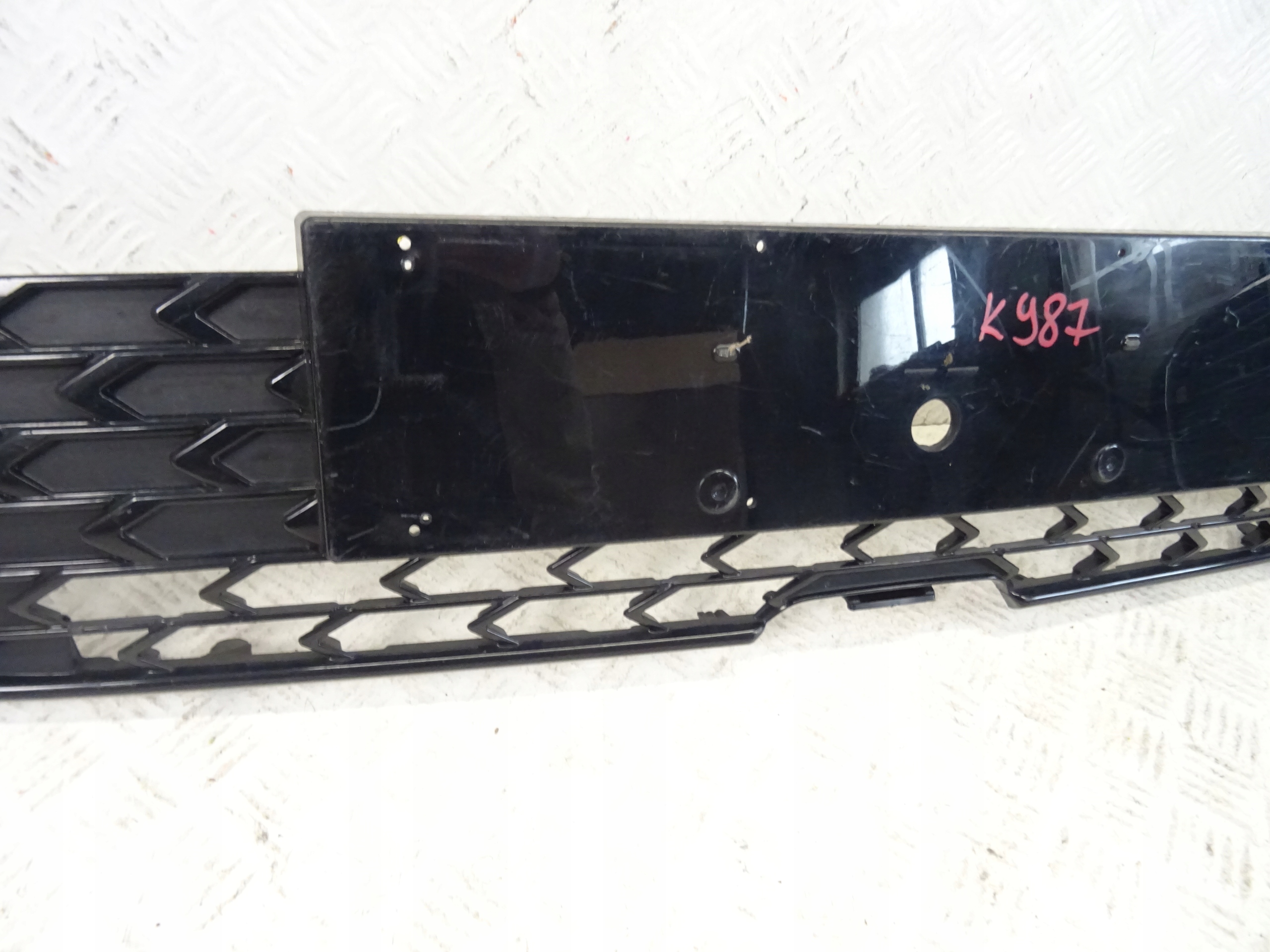 grid of a bumper front central TOYOTA COROLLA E21 LIFT 53102-02650