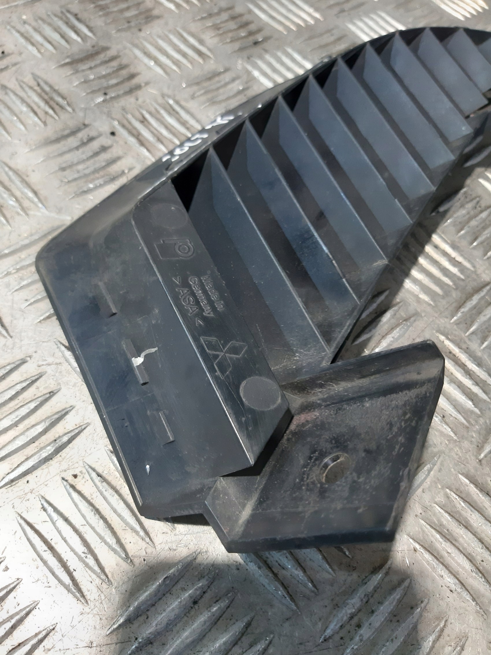 grill grille kidney grille left left front MITSUBISHI COLT VI MN127773