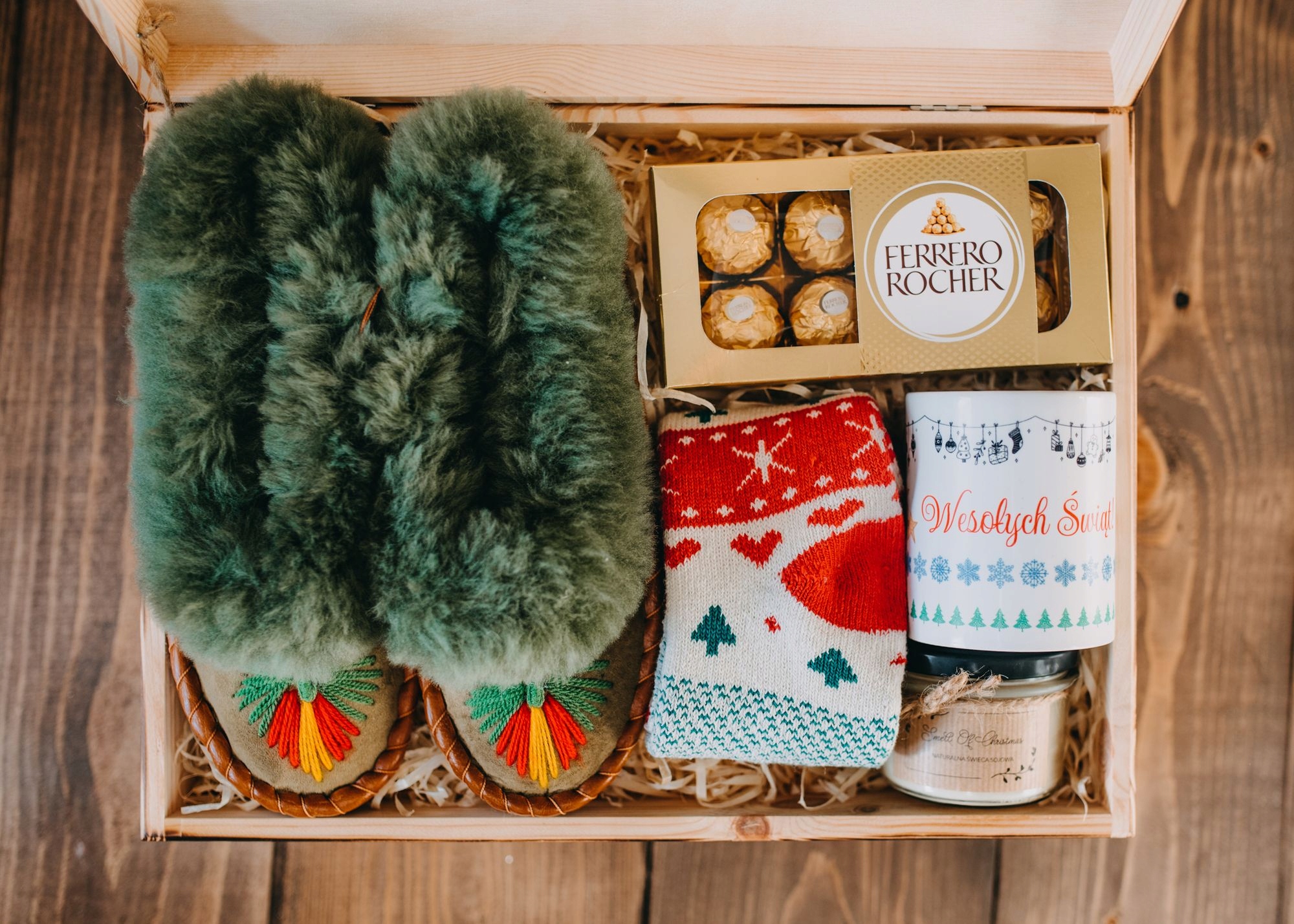Levně Vánoční dárkový koš na čokoládové pantofle