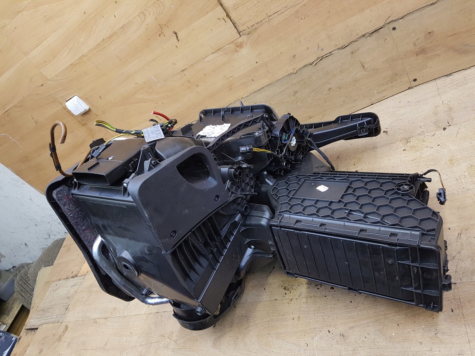 радиатор отопителя 990359J MINI COUNTRYMAN R60