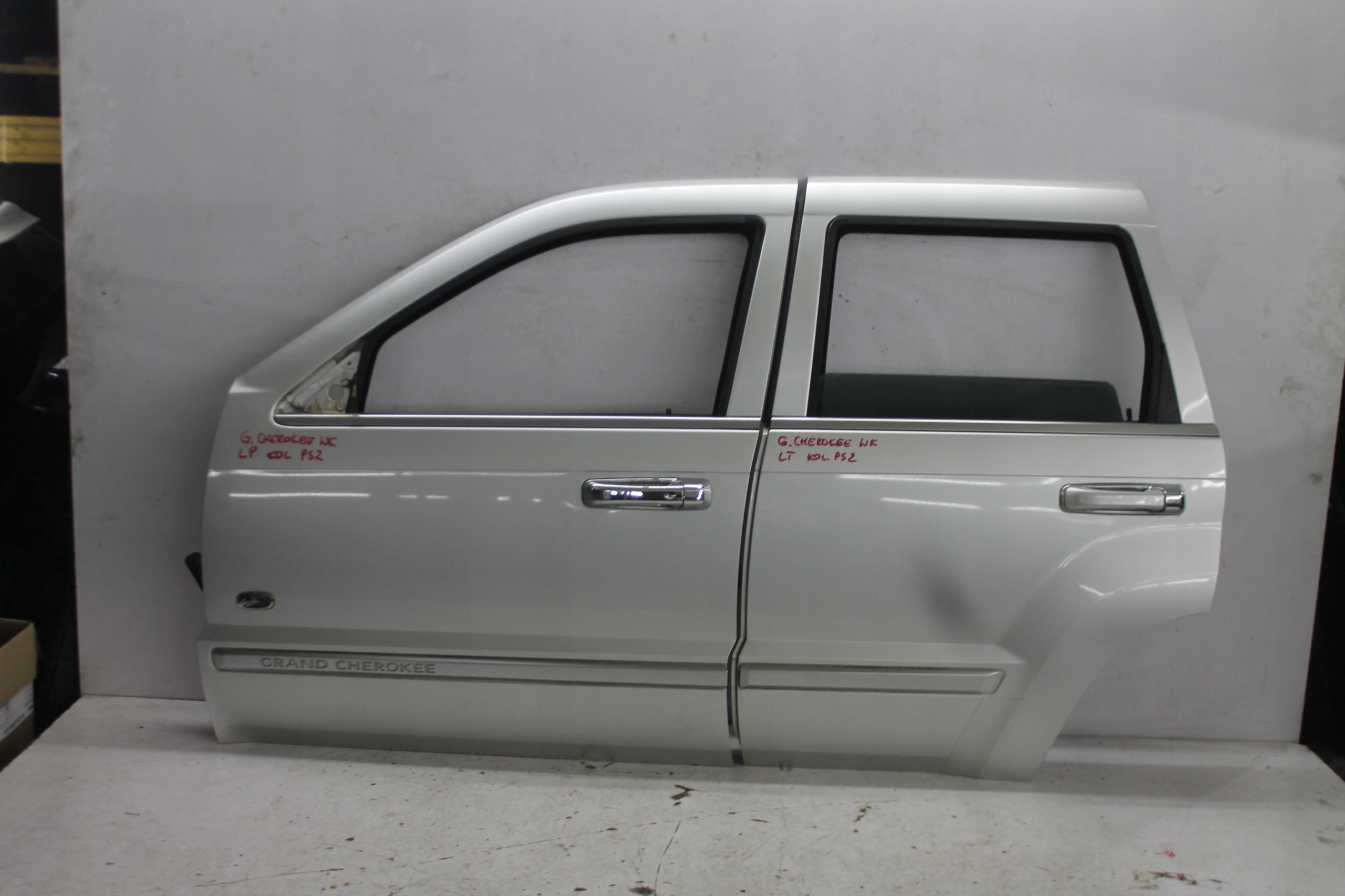 door left front front JEEP GRAND CHEROKEE of wheels. PS2 04-10