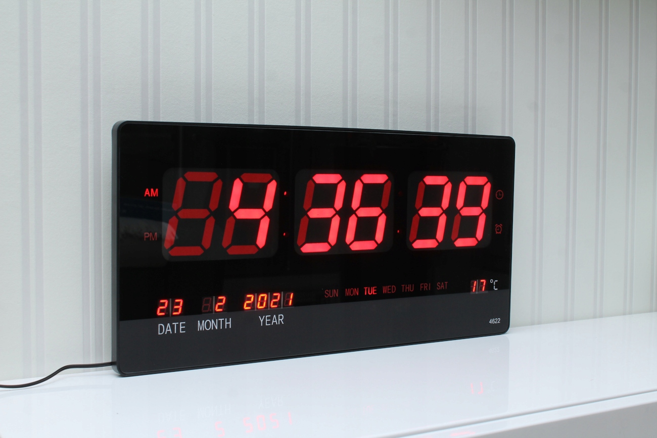 ZEGAR ŚCIENNY DUŻY LED CICHY ELEKTRONICZNY CYFROWY TEMPERATURA DATA 45cm Marka inna