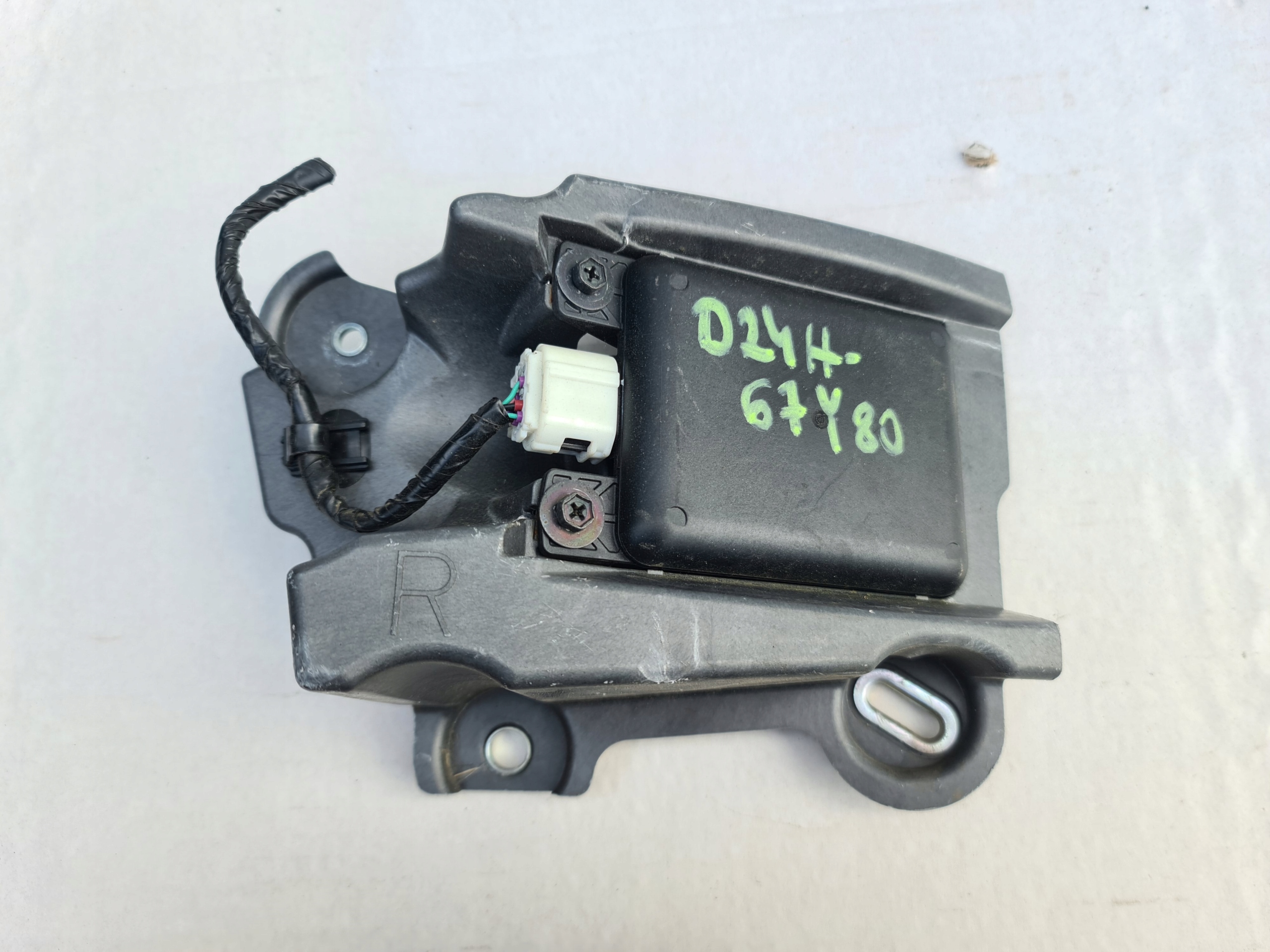 CX-3 РАДАР ПОМІЧНИК СМУГИ РУХУ ПРАВИЙ D24H-67Y80