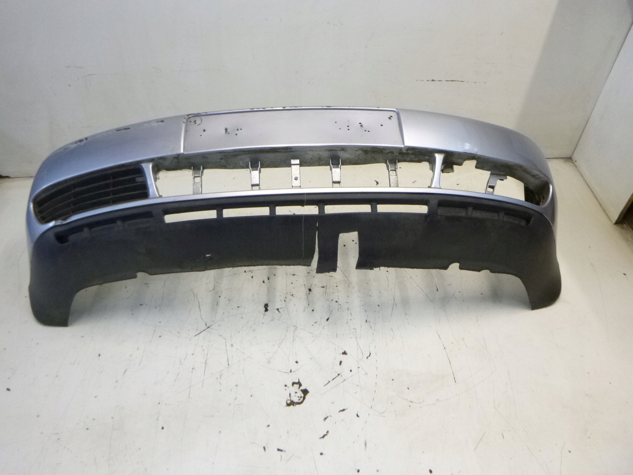 Frontstoßstange Audi A4 B5 LY7M 1998r.