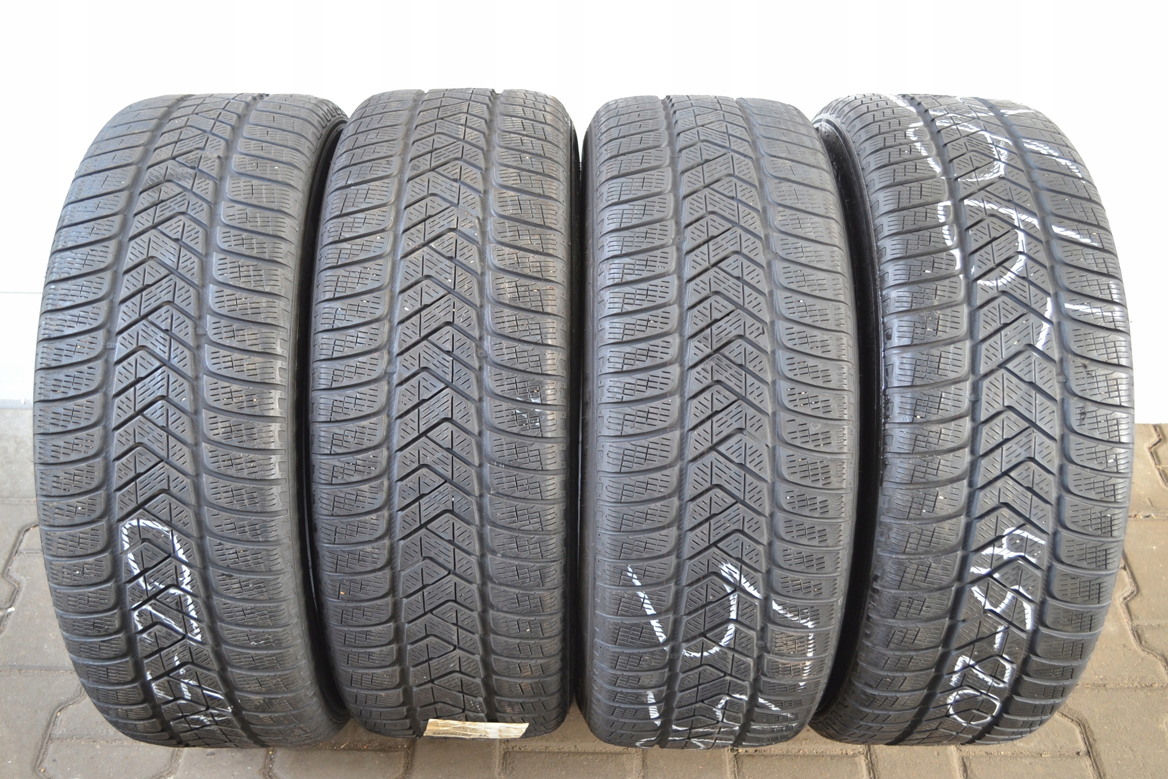235 / 60R18 103H Pirelli SCORPION WINTER х4шт 5966z