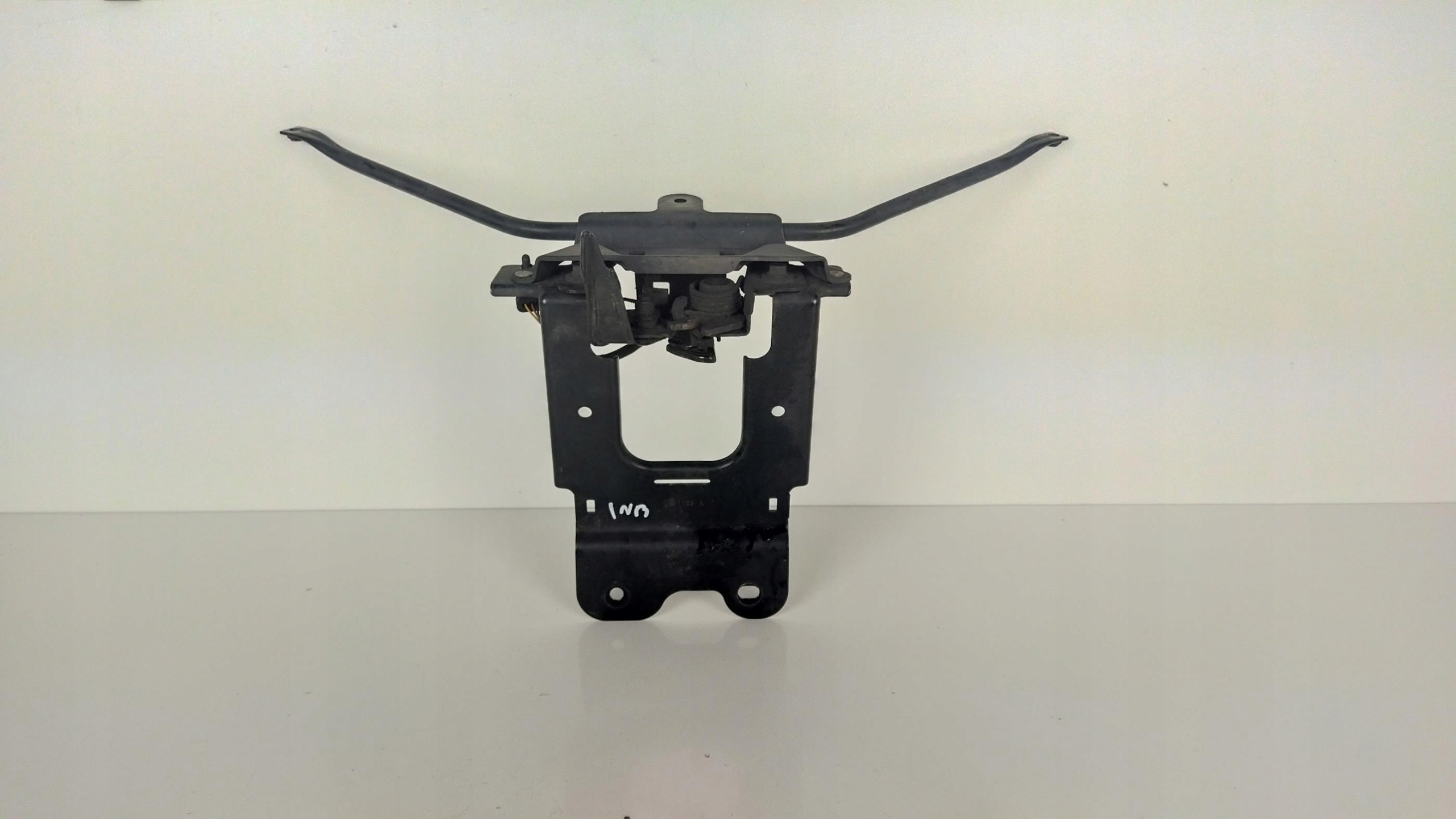 INSIGNIA B ЗАМОК КАПОТА КРОНШТЕЙН КРЕПЛЕНИЕ БАЛКА