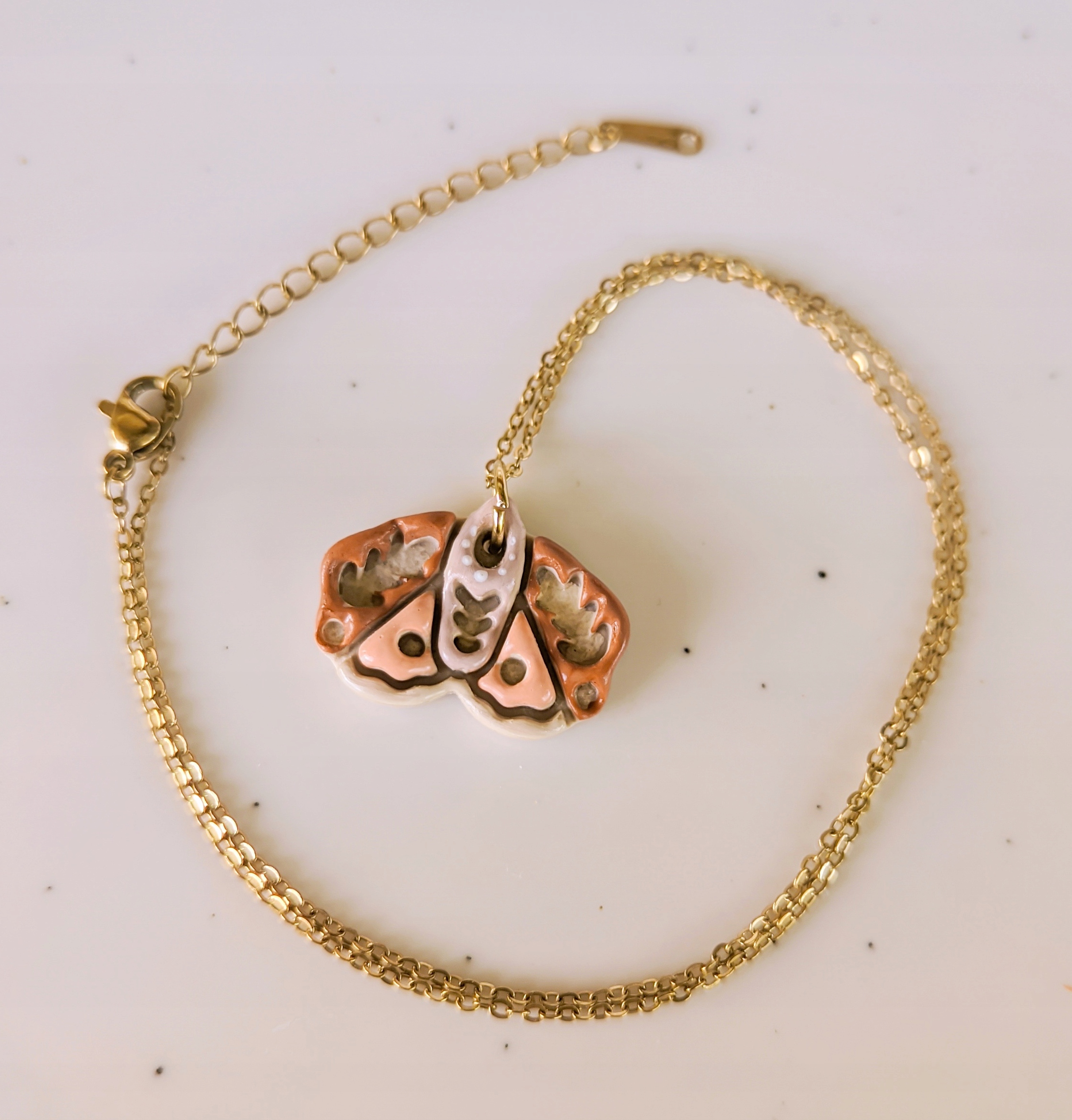 Boho přívěsek s motivem můry, můra, noční motýl, jemný náhrdelník