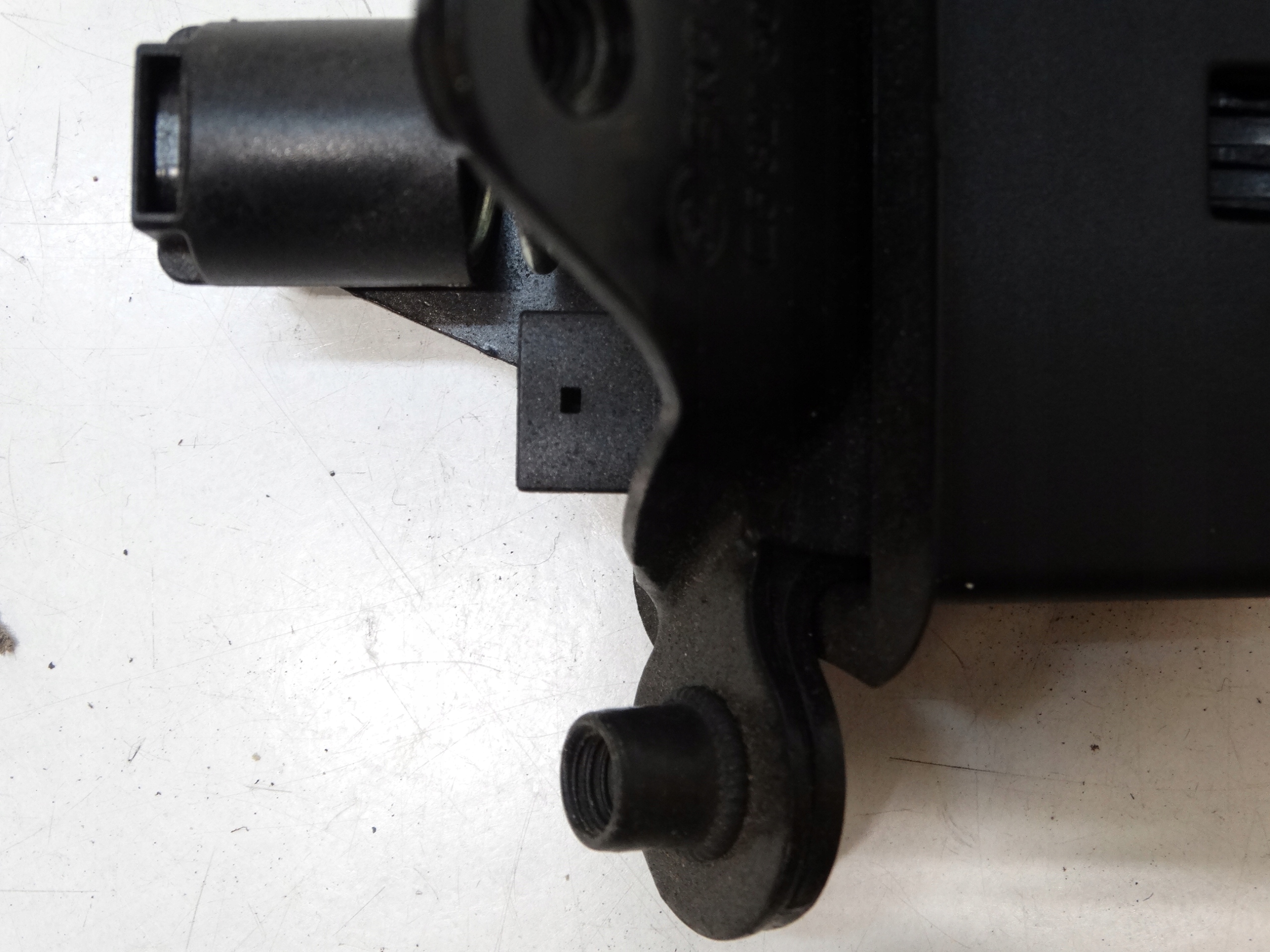 lock bonnet boot SKODA OCTAVIA II 1Z5827501D