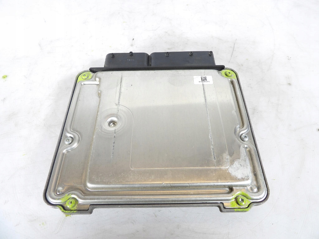 OPEL ASTRA J 1.3CDTI control unit of the engine 55581052