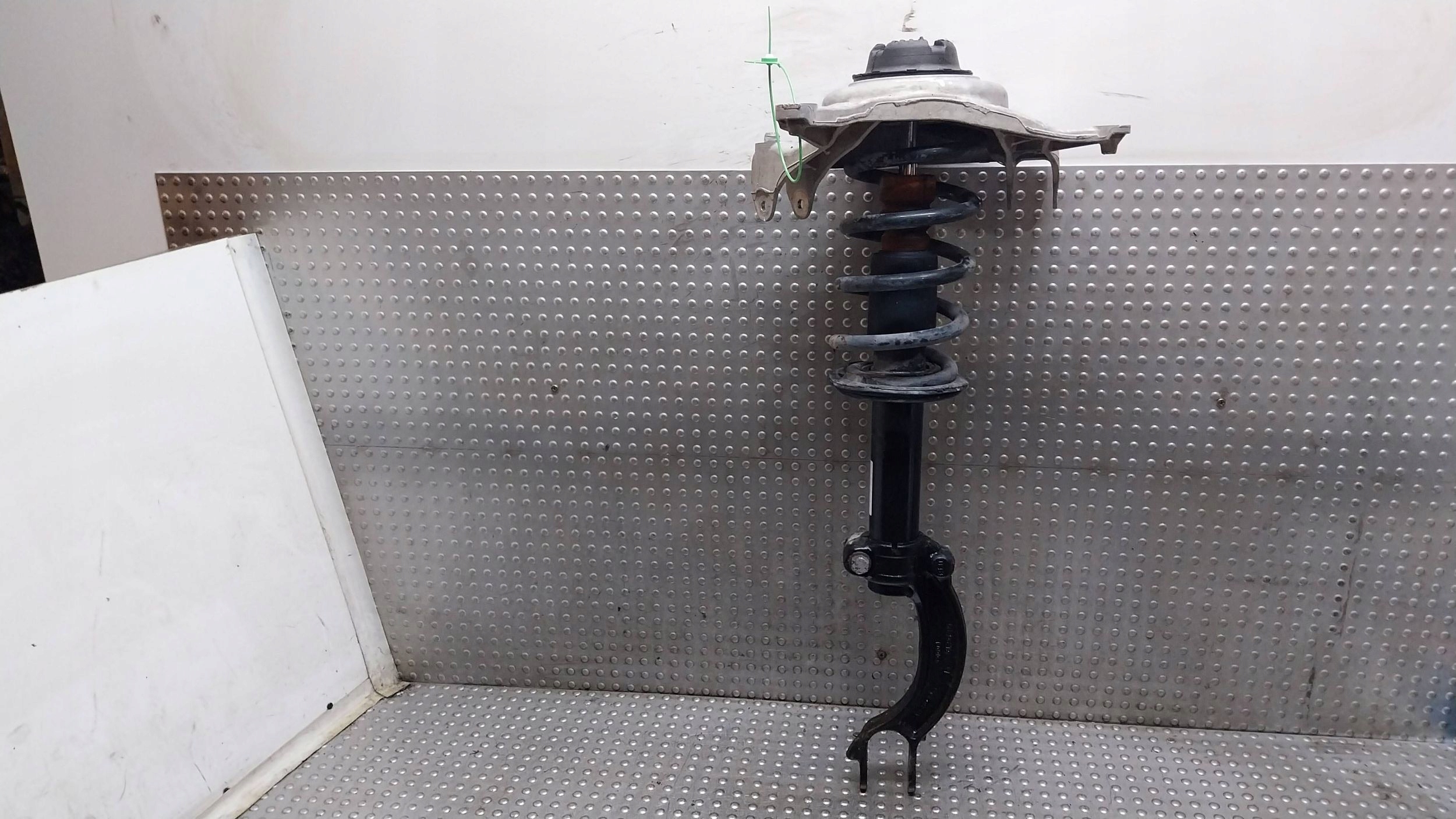 shock absorber right front 8R0413031F AUDI Q5 8R 2.0 TDI 08-16