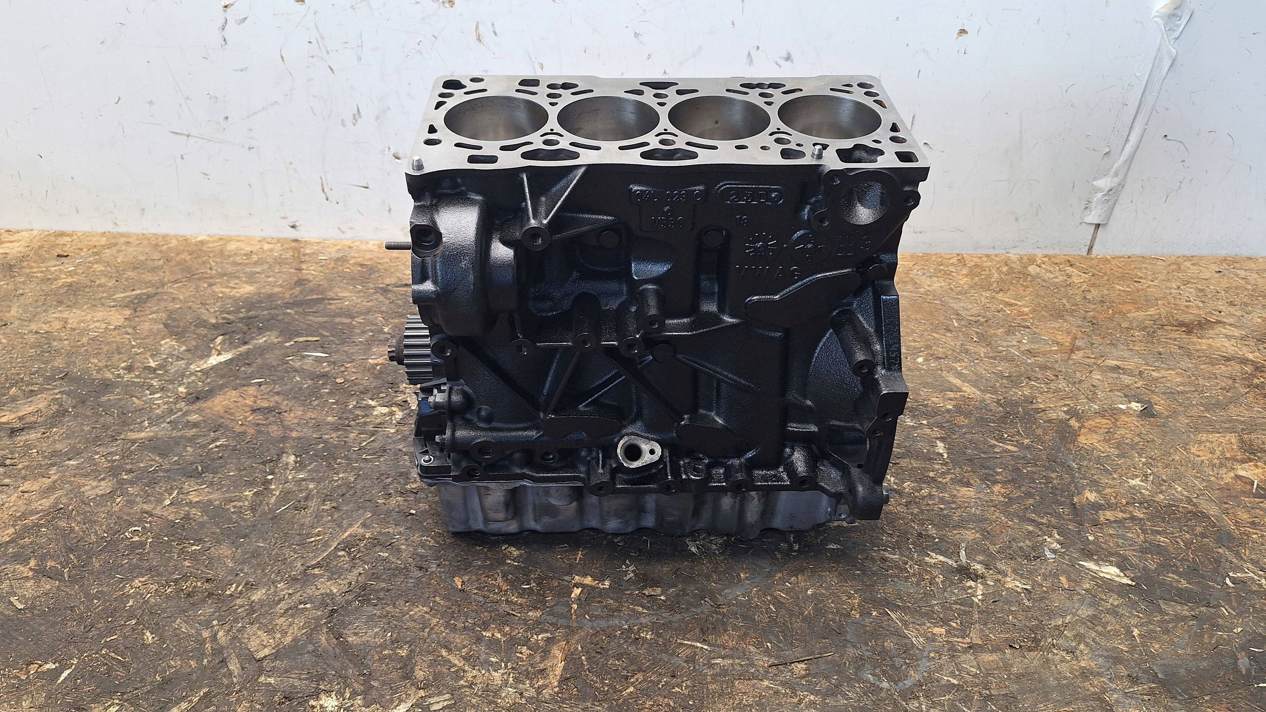 BLOK DOL MOTORU bez hlavy DFF VW T-ROC CUPRA OCTAVIA III 2.0 TDI