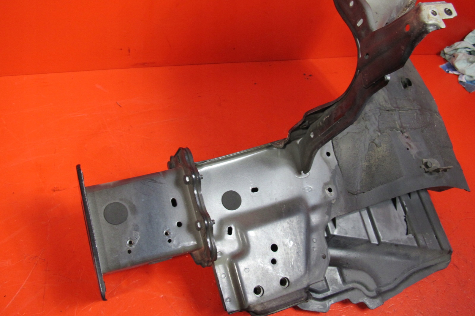 KIA CEED and 1 ED LIFT 09-12 quarter beam tip left front 1K