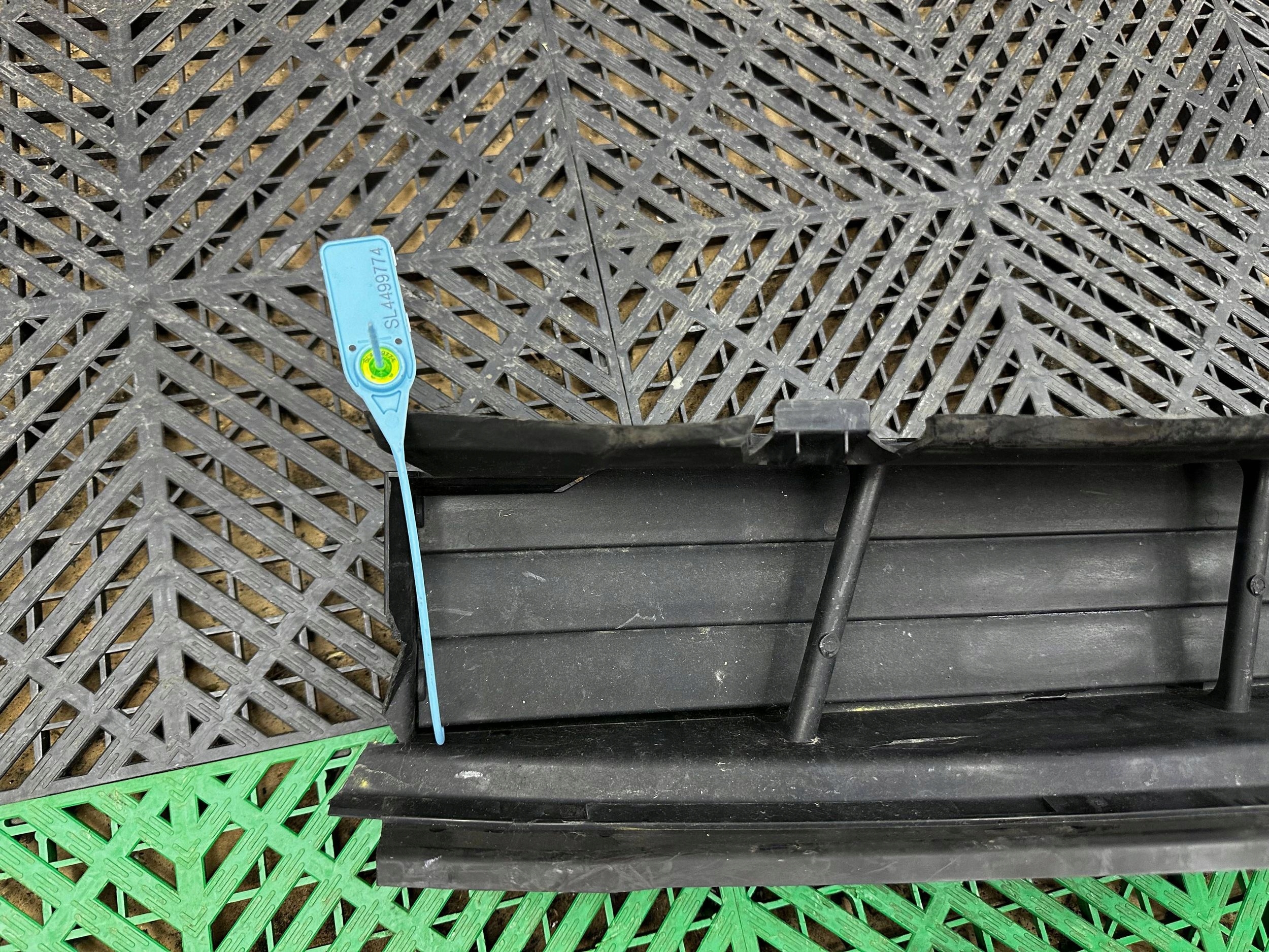 drain air front BMW 5 G30 G31 5A218F6