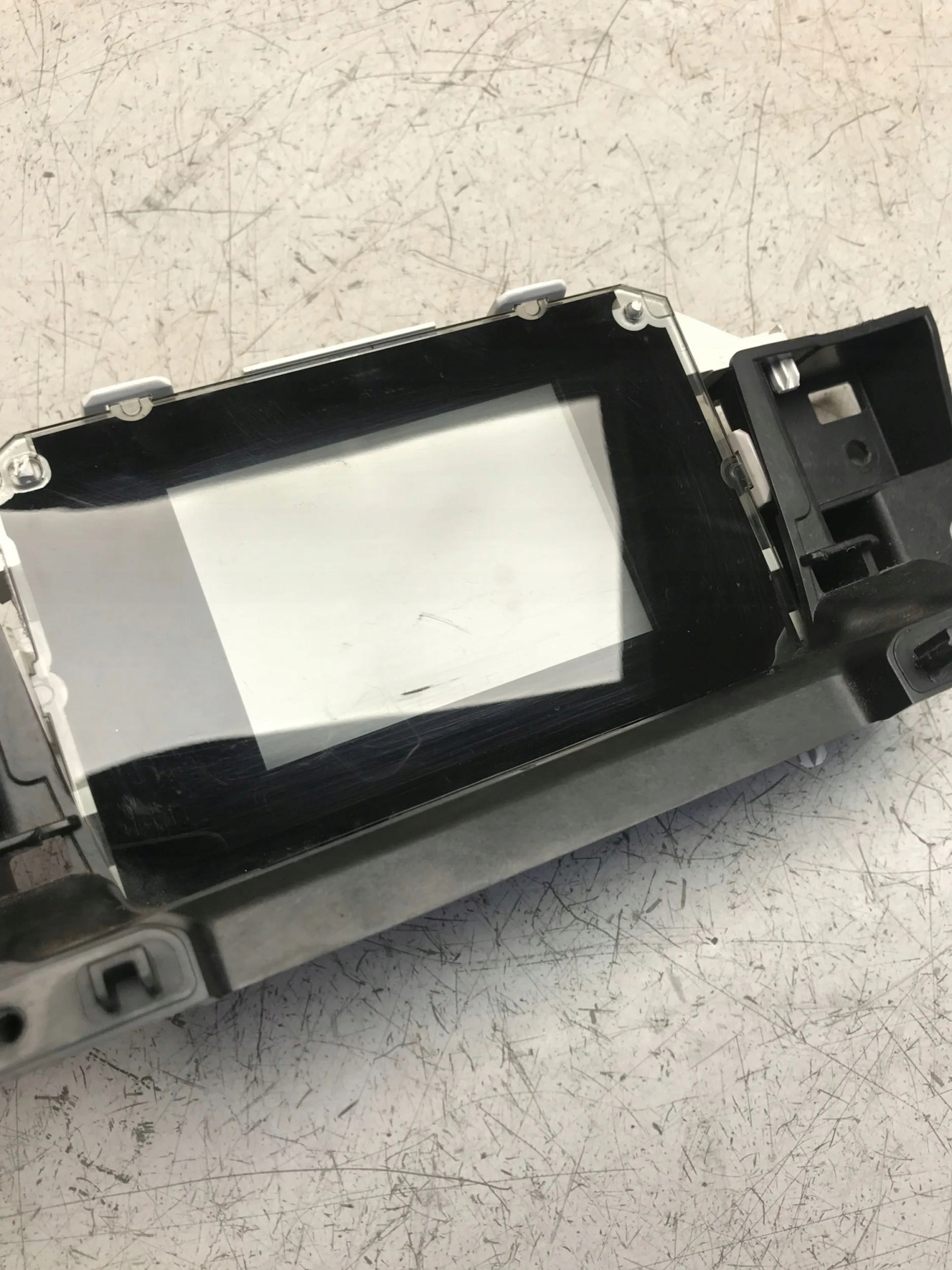 display RADIA FORD FOCUS MK3 EM5T-18B955-BA