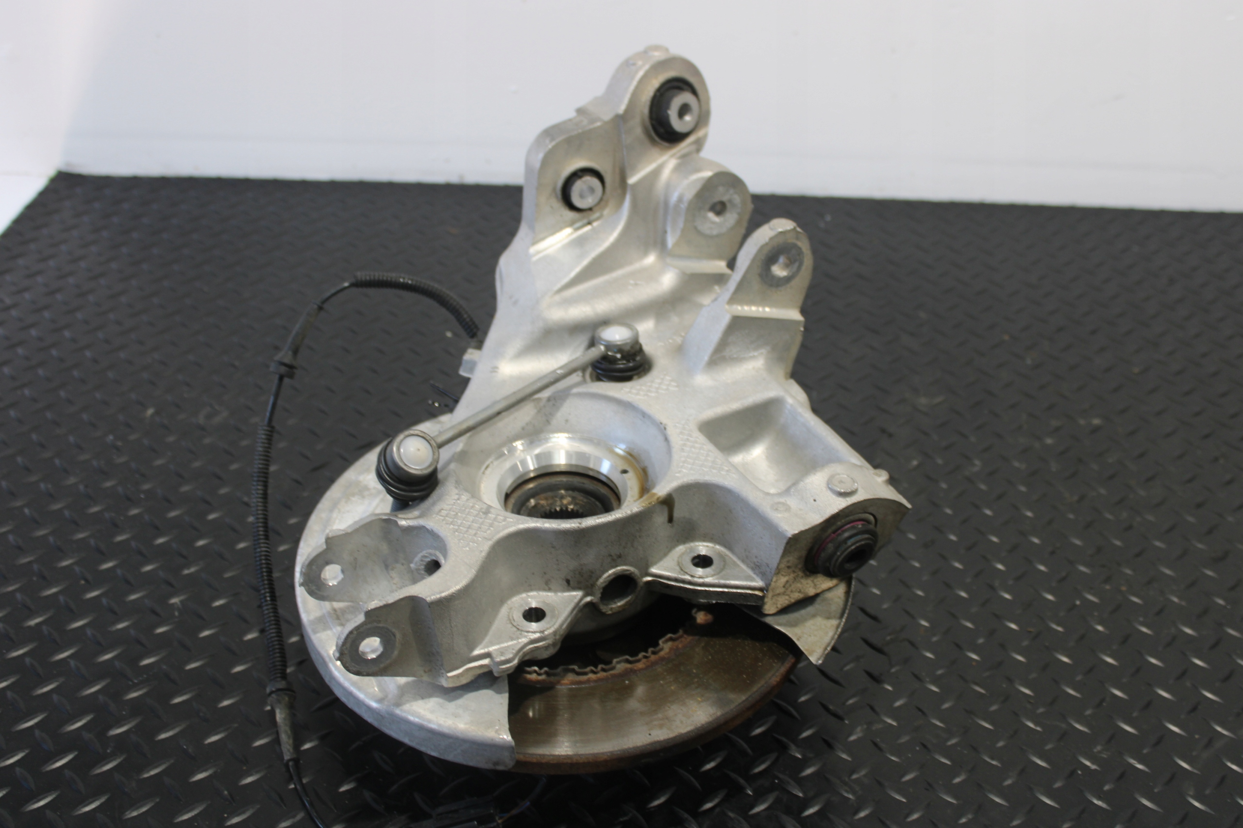 swing left rear part left rear LAND ROVER EVOQUE II 2 L551