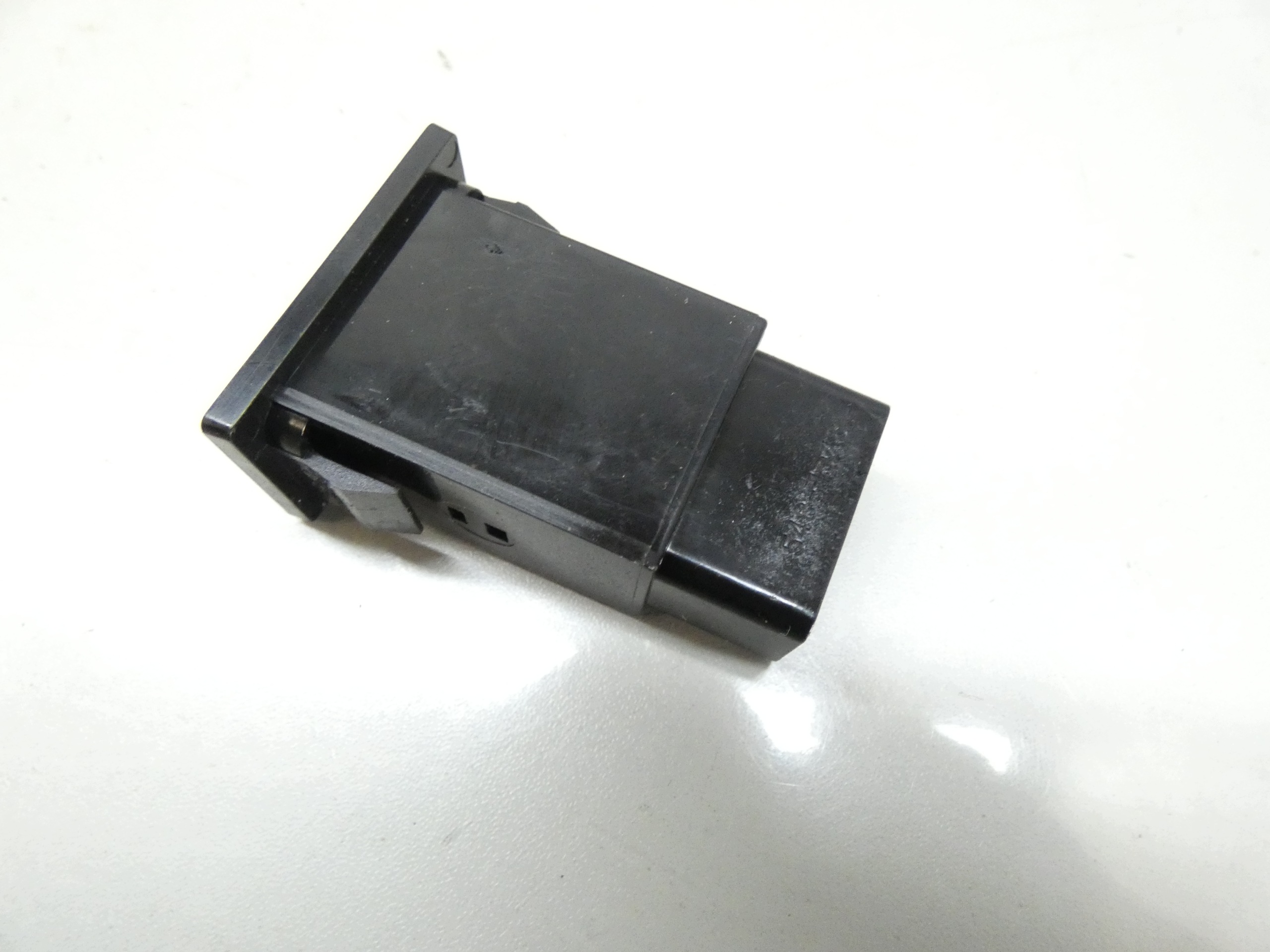 switch button TRC OFF TOYOTA AVENSIS T25 03-09 TR8801